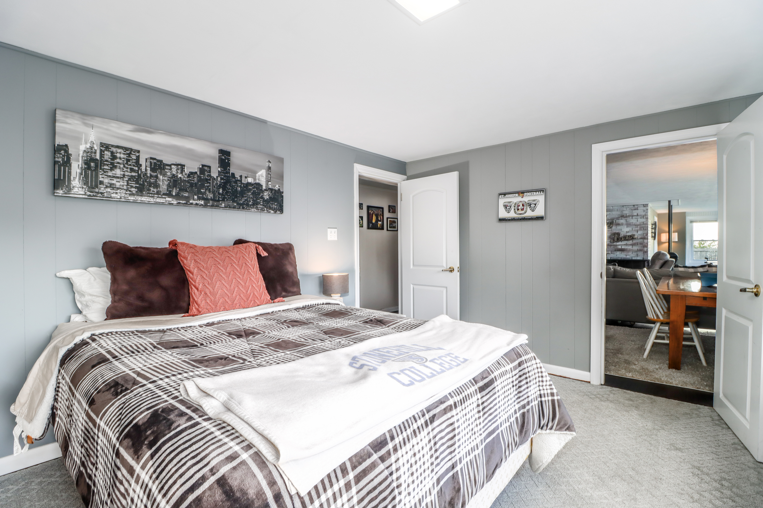 Milford, Connecticut, 06460, United States, 3 Bedrooms Bedrooms, ,2 BathroomsBathrooms,Residential,For Sale,1969052