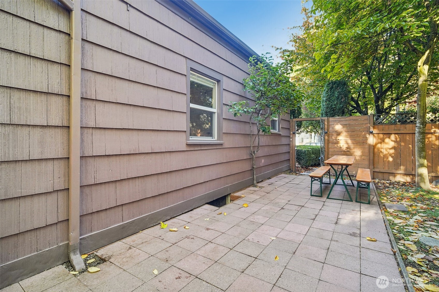 Seattle, Washington, 98108, United States, 3 Bedrooms Bedrooms, ,1 BathroomBathrooms,Residential,For Sale,1979331