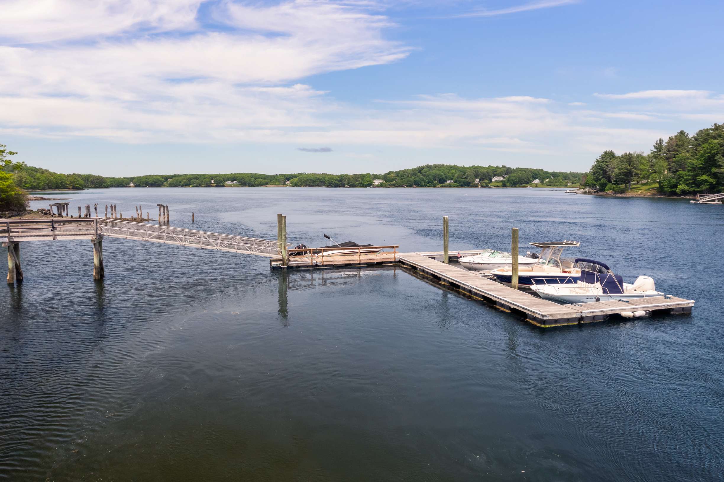  Shingle Style Colonial With Deep Water Dock Access - 物件實景
