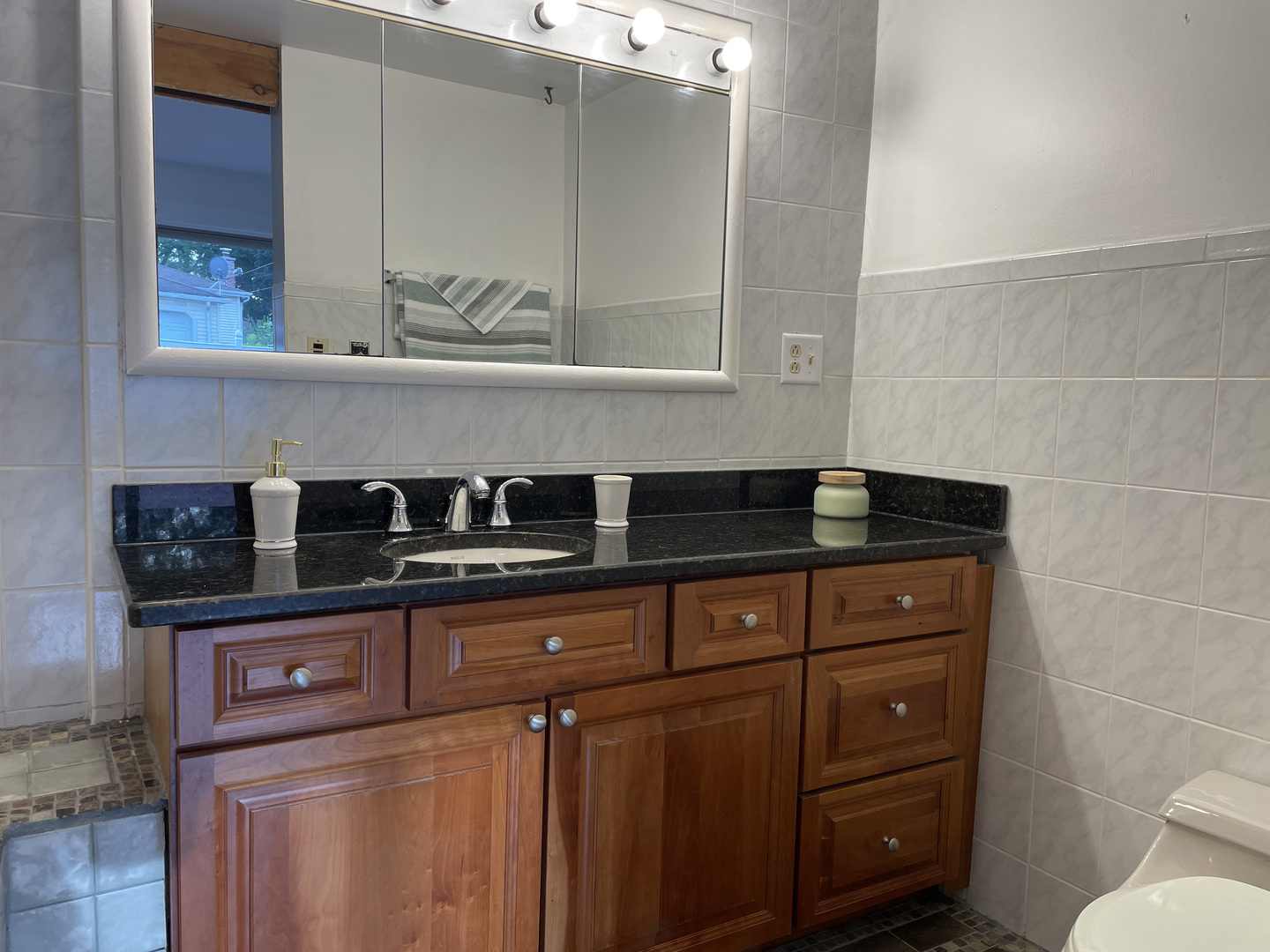 Skokie, Illinois, 60076, United States, 3 Bedrooms Bedrooms, ,3 BathroomsBathrooms,Residential,For Sale,1932038