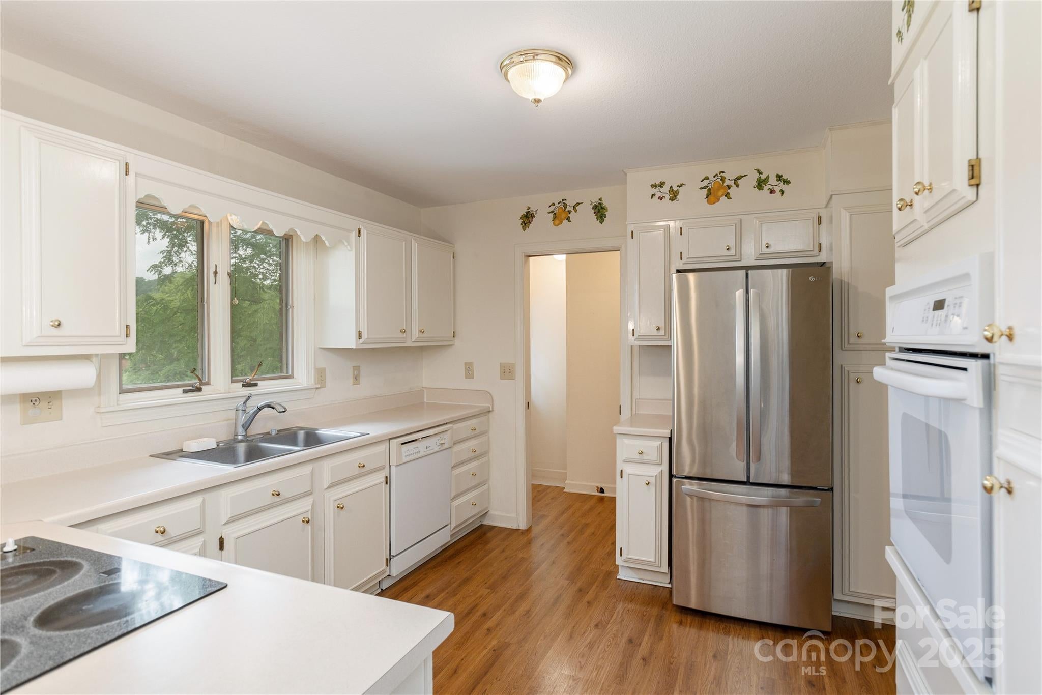 Hendersonville, North Carolina, 28791, United States, 3 Bedrooms Bedrooms, ,2 BathroomsBathrooms,Residential,For Sale,1910646