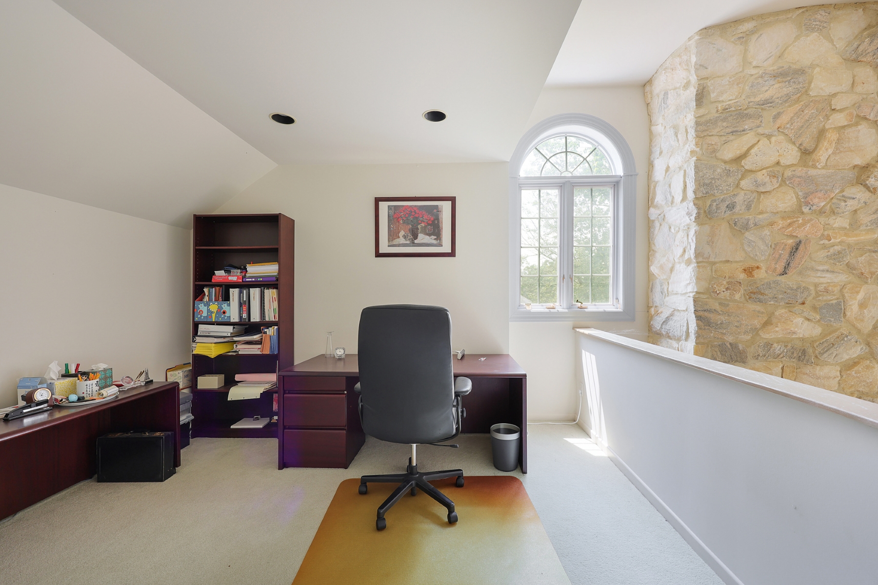  Contemporary Colonial Set in Peaceful Private Setting - 物件實景