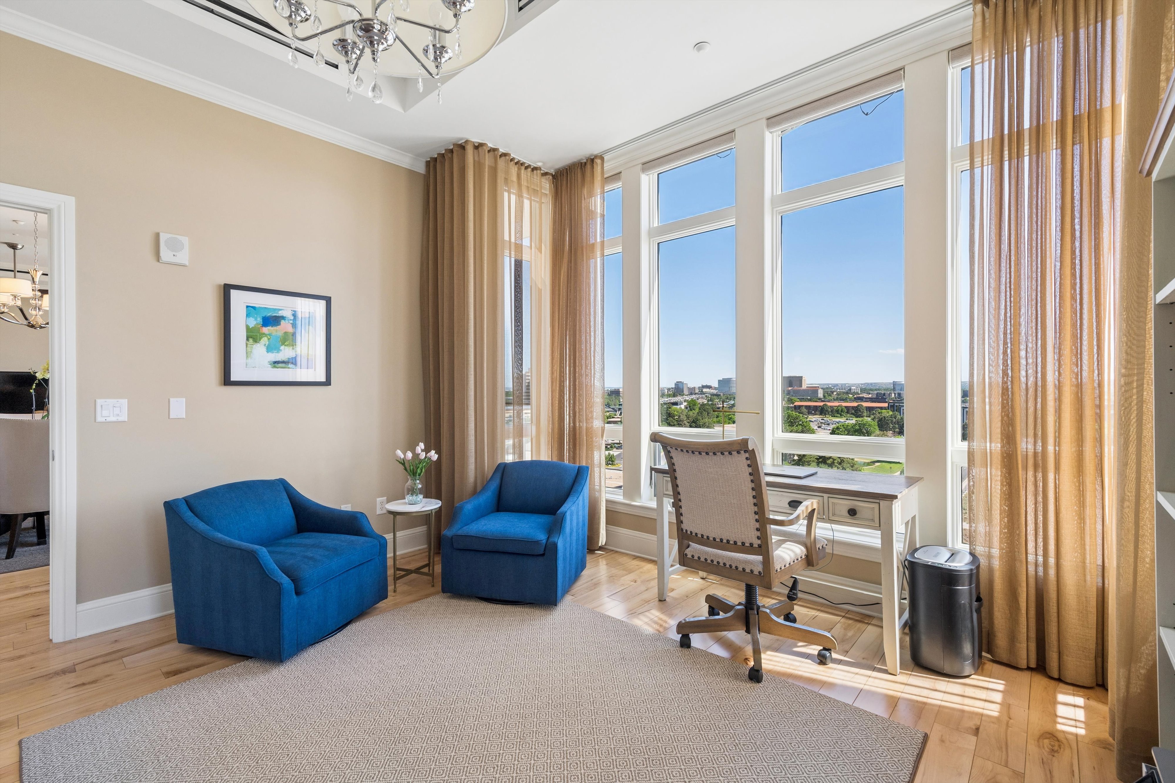  Fantastic 2 Bed/2 Bath End Unit Offering Panoramic Views - 物件實景