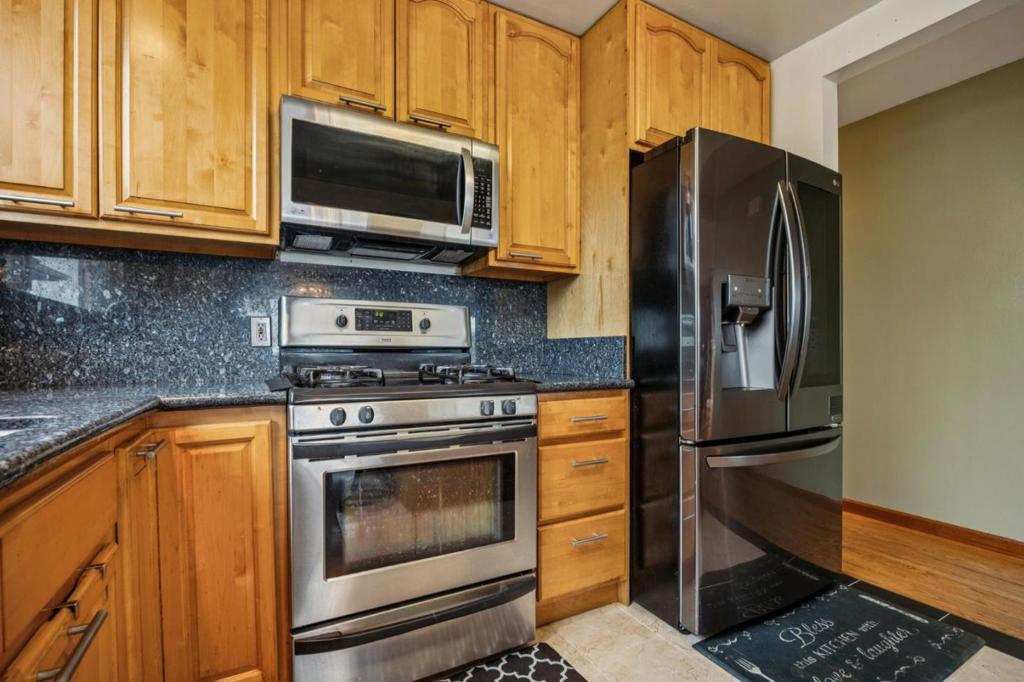 Daly City, California, 94015, United States, 5 Bedrooms Bedrooms, ,2 BathroomsBathrooms,Residential,For Sale,2010788