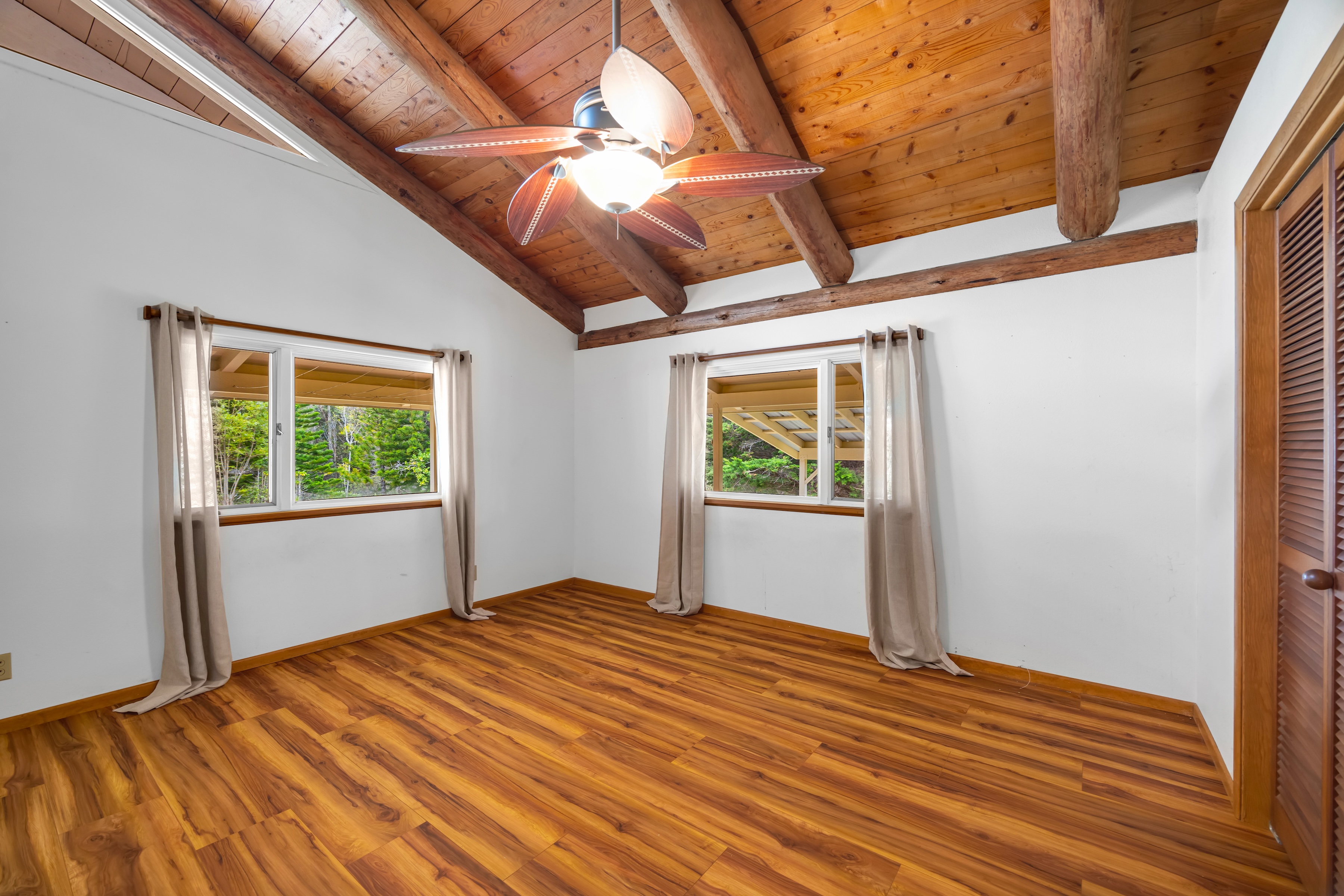  Single-level home on 2.5 fully fenced and gated acres - 物件實景