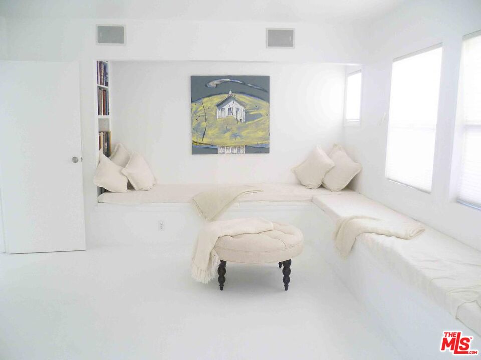 Venice, California, 90291, United States, 2 Bedrooms Bedrooms, ,2 BathroomsBathrooms,Residential,For Sale,1993237
