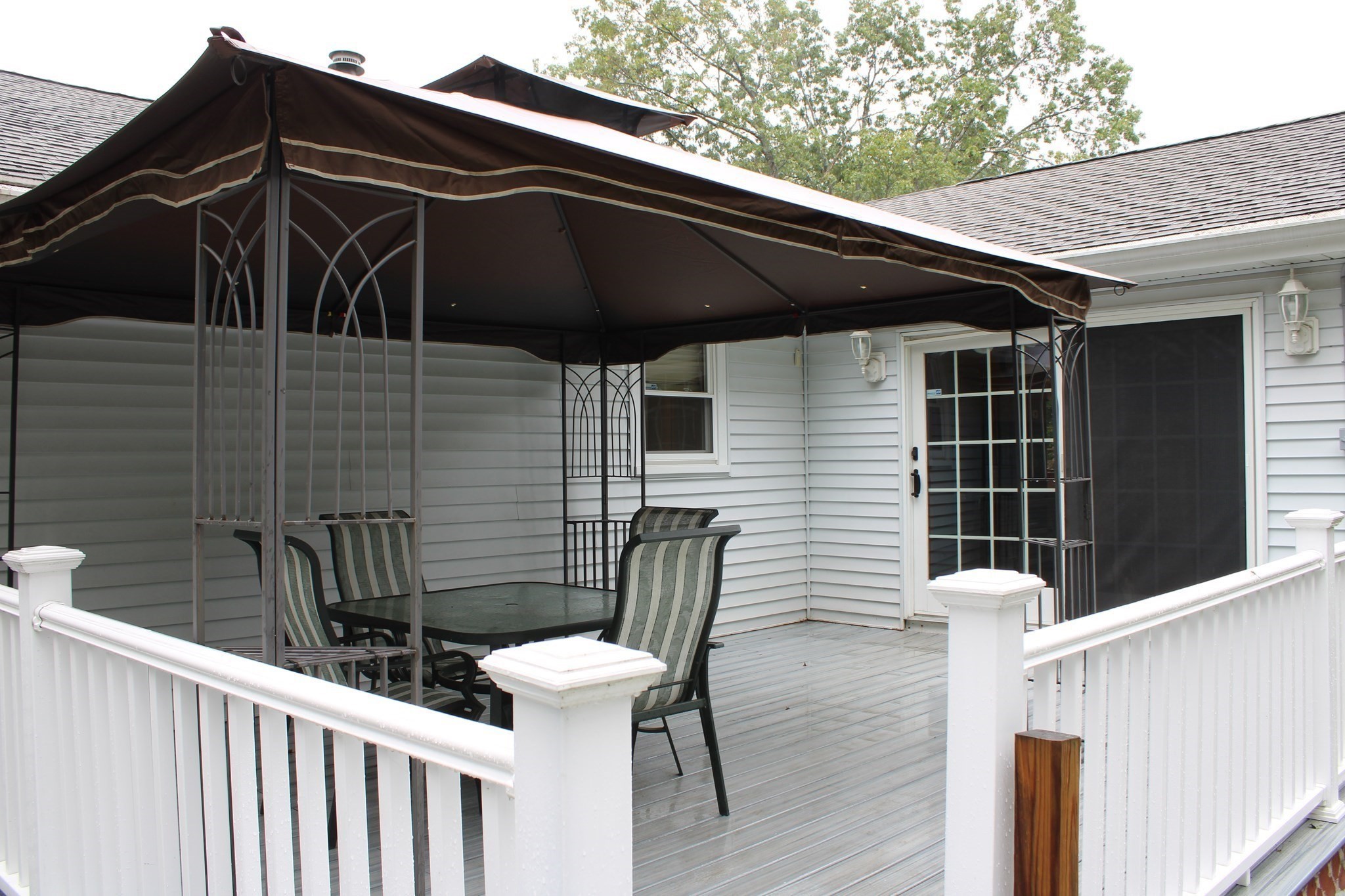 Woburn, Massachusetts, 01801, United States, 4 Bedrooms Bedrooms, ,2 BathroomsBathrooms,Residential,For Sale,1979204