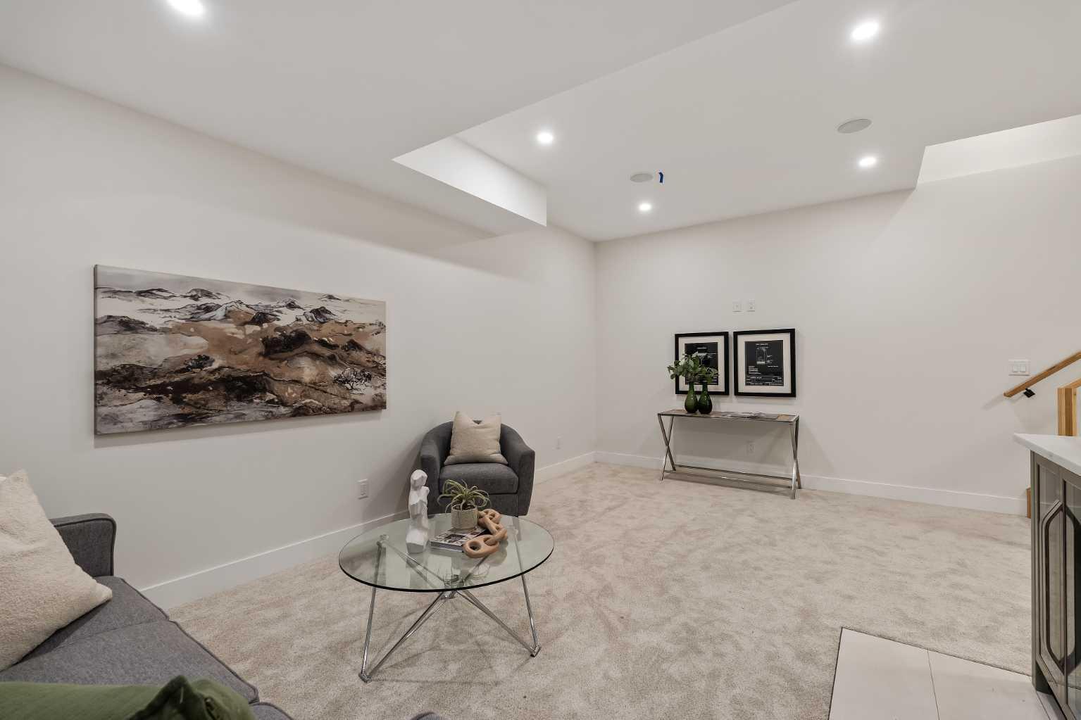 CALGARY, Alberta, T3E 2V9, CA, 4 Bedrooms Bedrooms, ,5 BathroomsBathrooms,Residential,For Sale,1987514