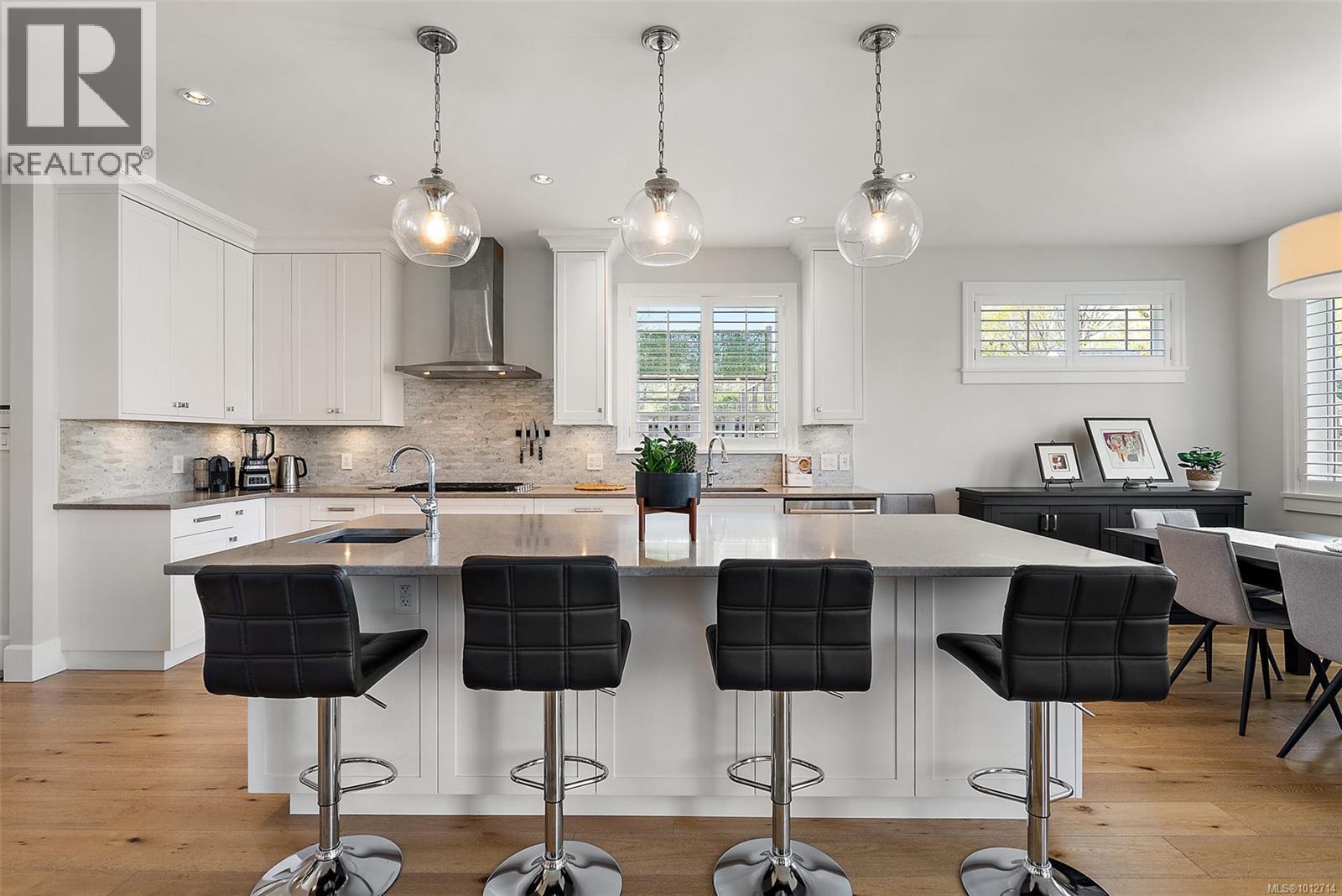 OAK BAY, British Columbia, V8S 2W2, CA, 3 Bedrooms Bedrooms, ,3 BathroomsBathrooms,Residential,For Sale,1949531