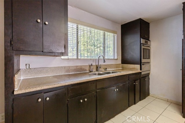 Los Angeles, California, 90003, United States, 3 Bedrooms Bedrooms, ,Residential,For Sale,1977735