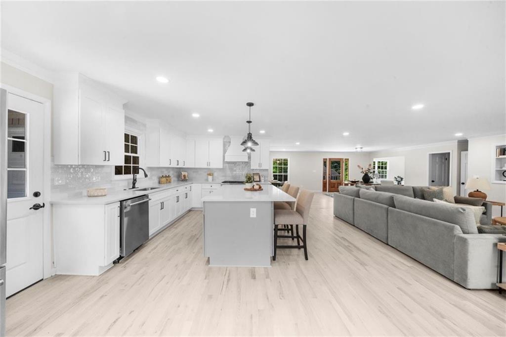 Atlanta, Georgia, 30328, United States, 4 Bedrooms Bedrooms, ,4 BathroomsBathrooms,Residential,For Sale,1917074