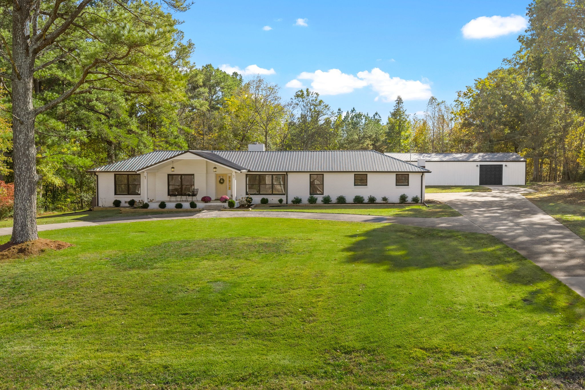 Clarksville, Tennessee, 37040, United States, 4 Bedrooms Bedrooms, ,3 BathroomsBathrooms,Residential,For Sale,1988852