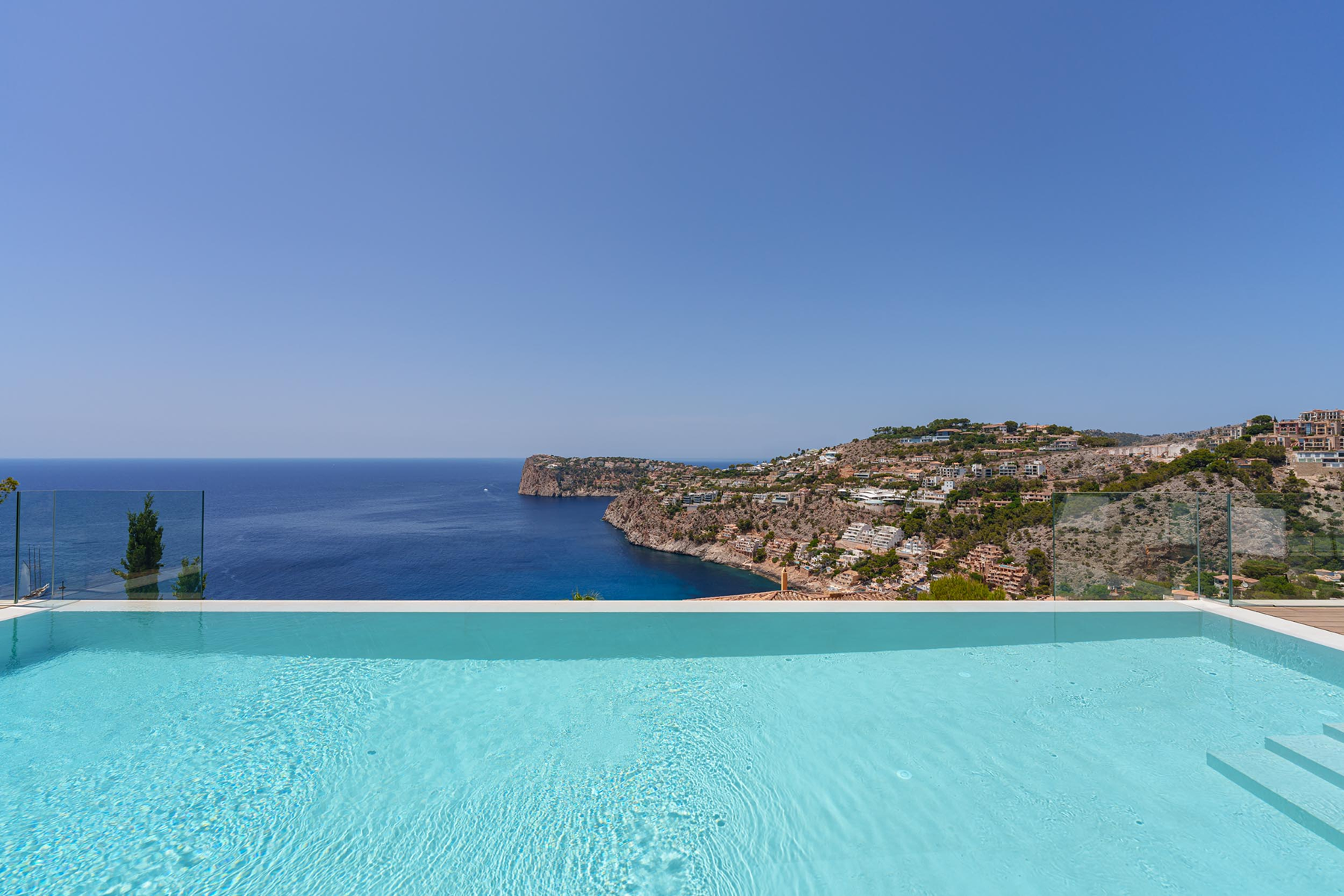  Newly built villa with sea views in Port d