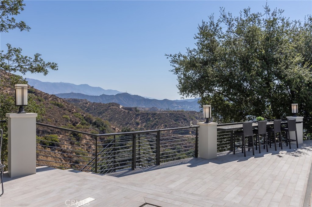 Glendale, California, 91207, United States, 4 Bedrooms Bedrooms, ,5 BathroomsBathrooms,Residential,For Sale,1934698