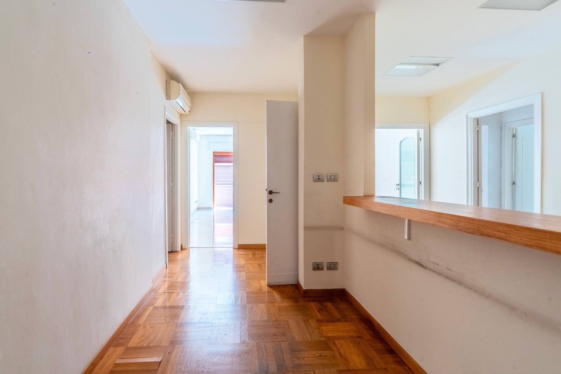 Roma, Roma, 00100, IT, 4 Bedrooms Bedrooms, ,2 BathroomsBathrooms,Residential,For Sale,1836935