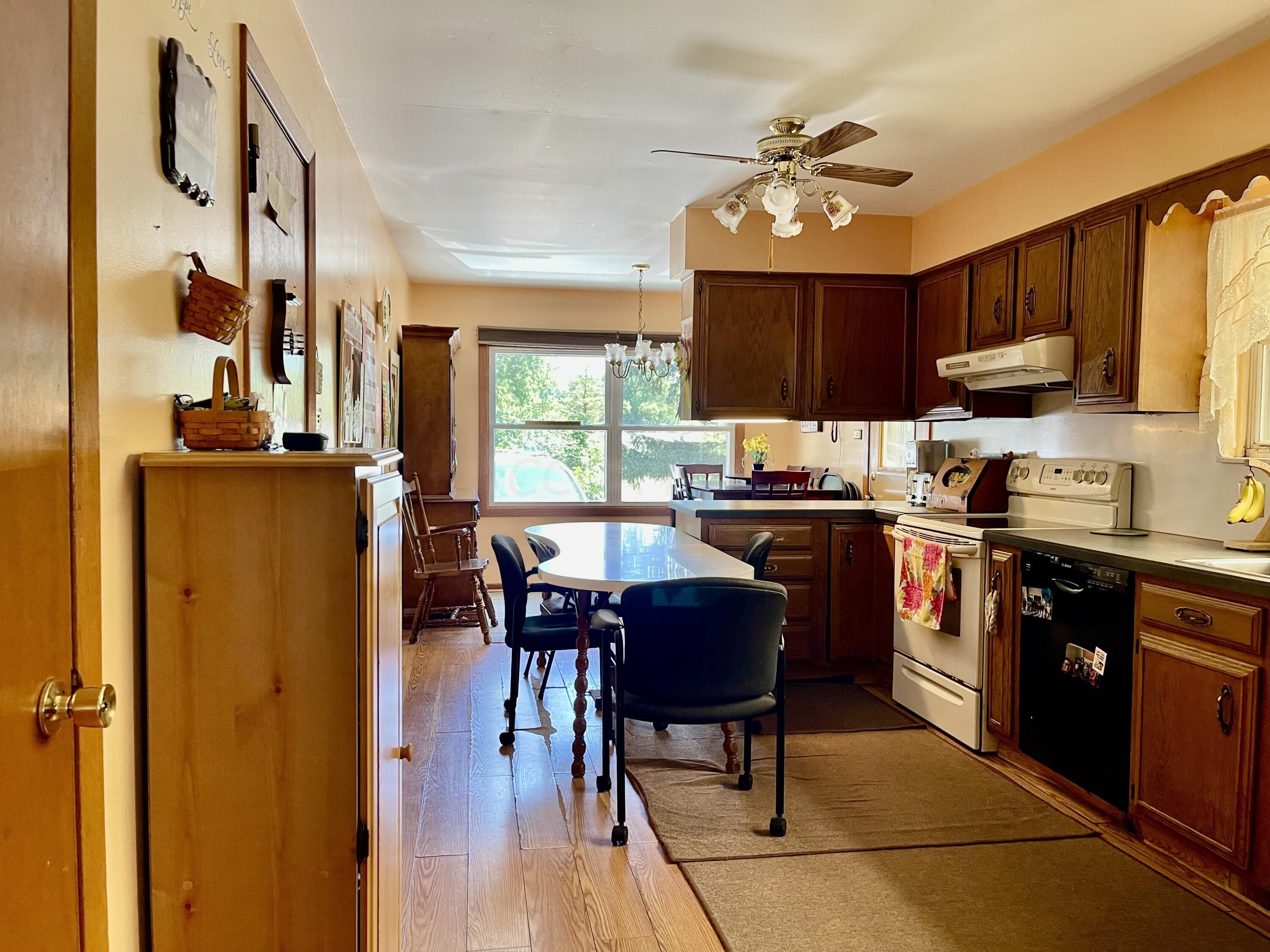 Granville, Ohio, 43023, United States, 3 Bedrooms Bedrooms, ,4 BathroomsBathrooms,Residential,For Sale,1937065