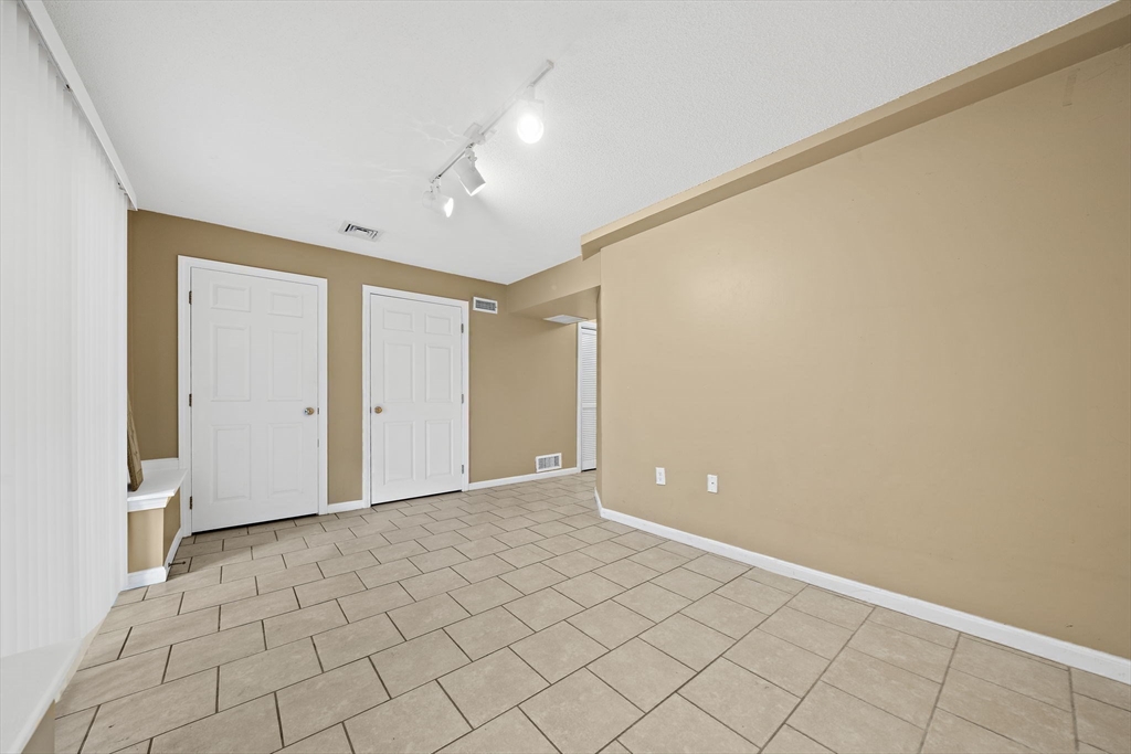 Danvers, Massachusetts, 01923, United States, 3 Bedrooms Bedrooms, ,2 BathroomsBathrooms,Residential,For Sale,2002112