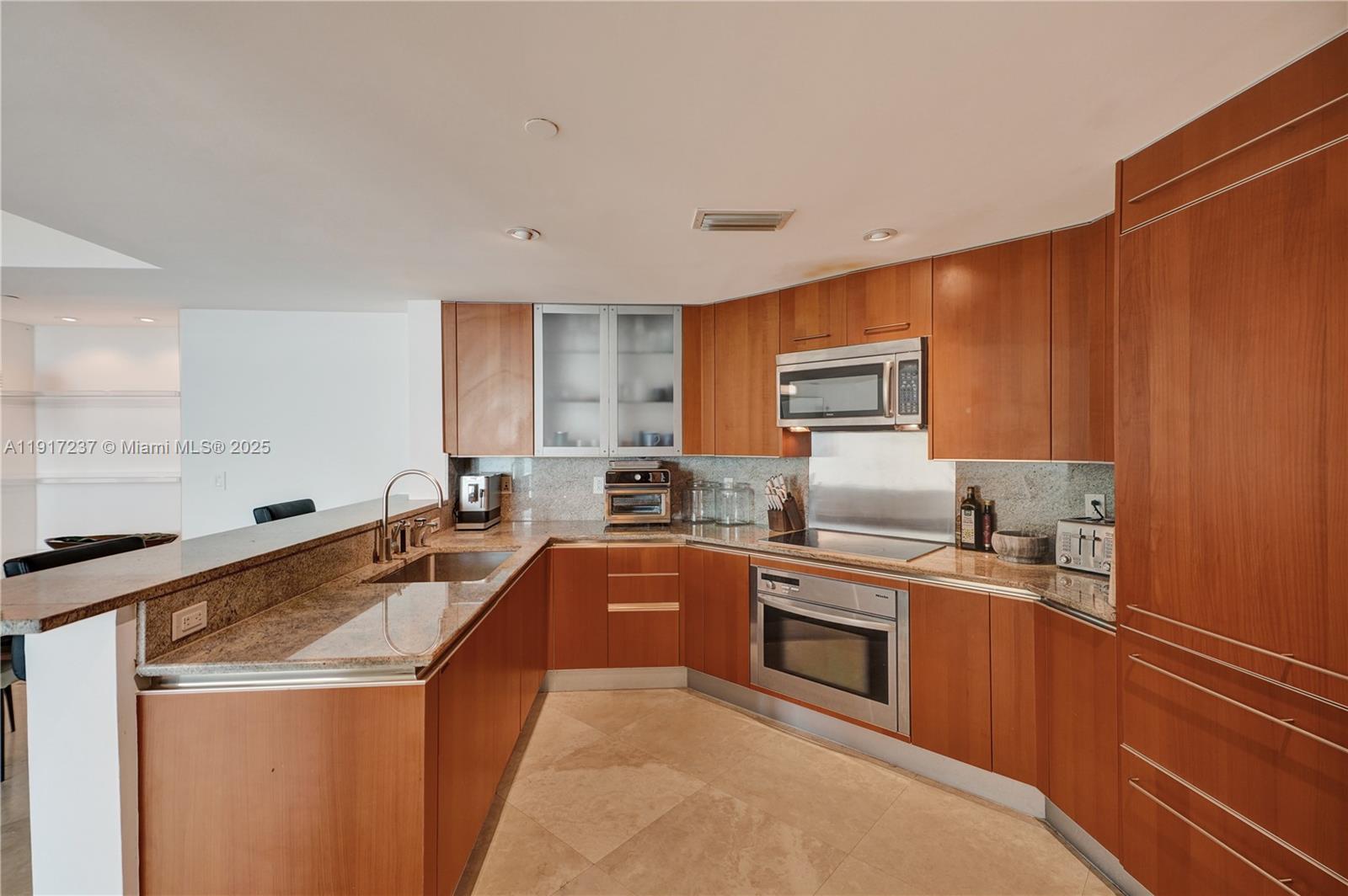 Miami, Florida, 33133, United States, 2 Bedrooms Bedrooms, ,3 BathroomsBathrooms,Residential,For Sale,1996183