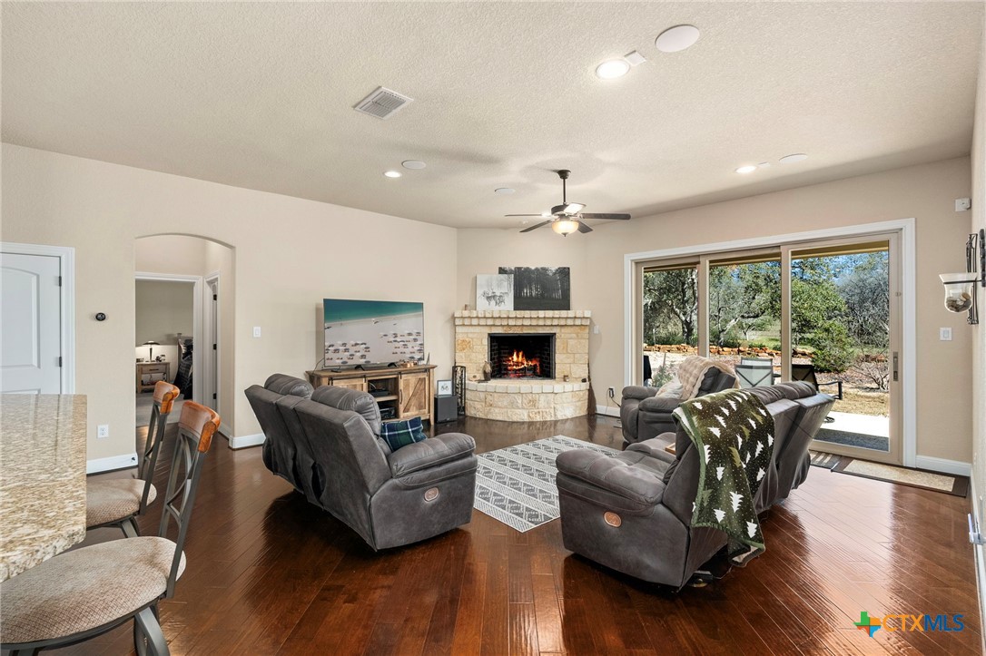 Fischer, Texas, 78623, United States, 4 Bedrooms Bedrooms, ,2 BathroomsBathrooms,Residential,For Sale,1947400