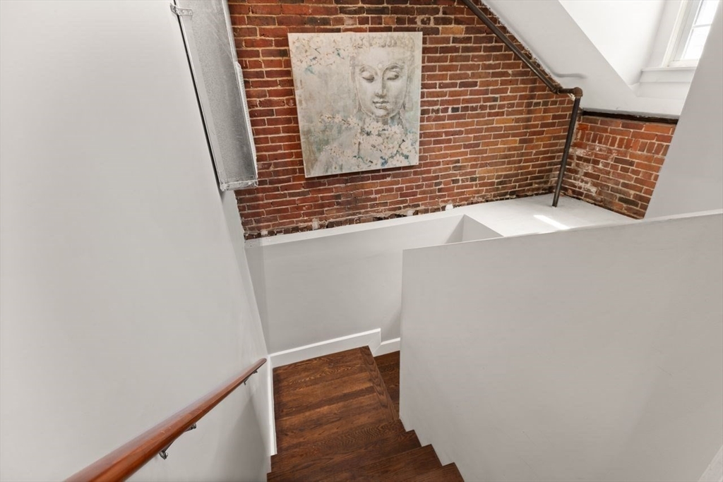 Salem, Massachusetts, 01970, United States, 2 Bedrooms Bedrooms, ,2 BathroomsBathrooms,Residential,For Sale,1896365