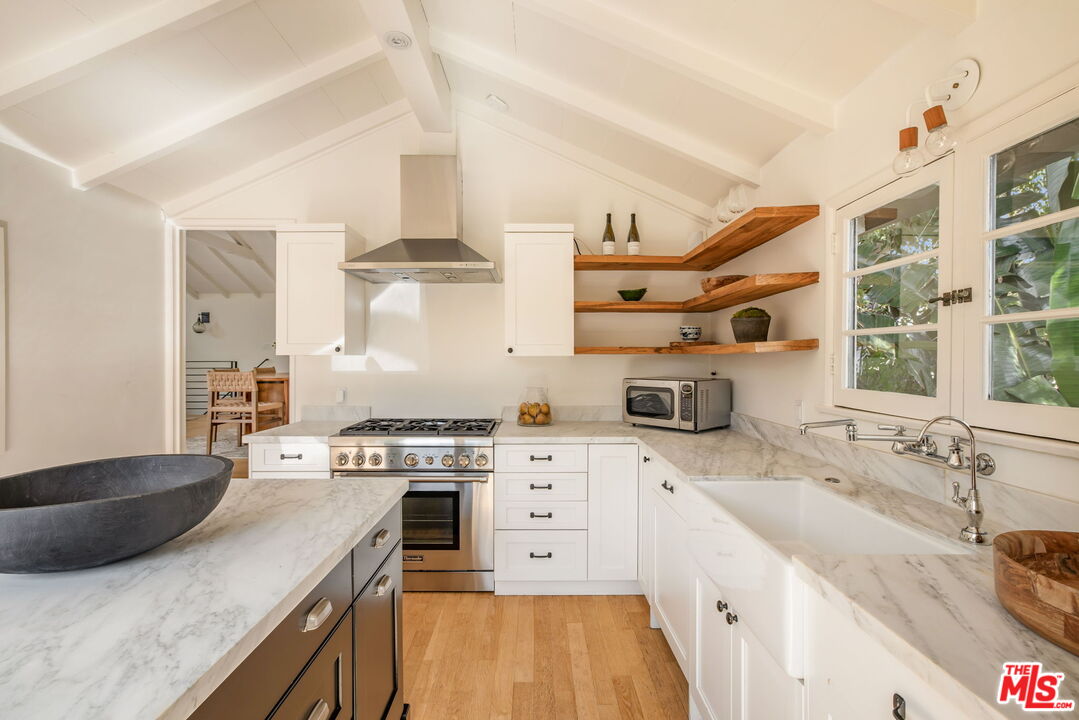 West Hollywood, California, 90048, United States, 3 Bedrooms Bedrooms, ,1 BathroomBathrooms,Residential,For Sale,1993483