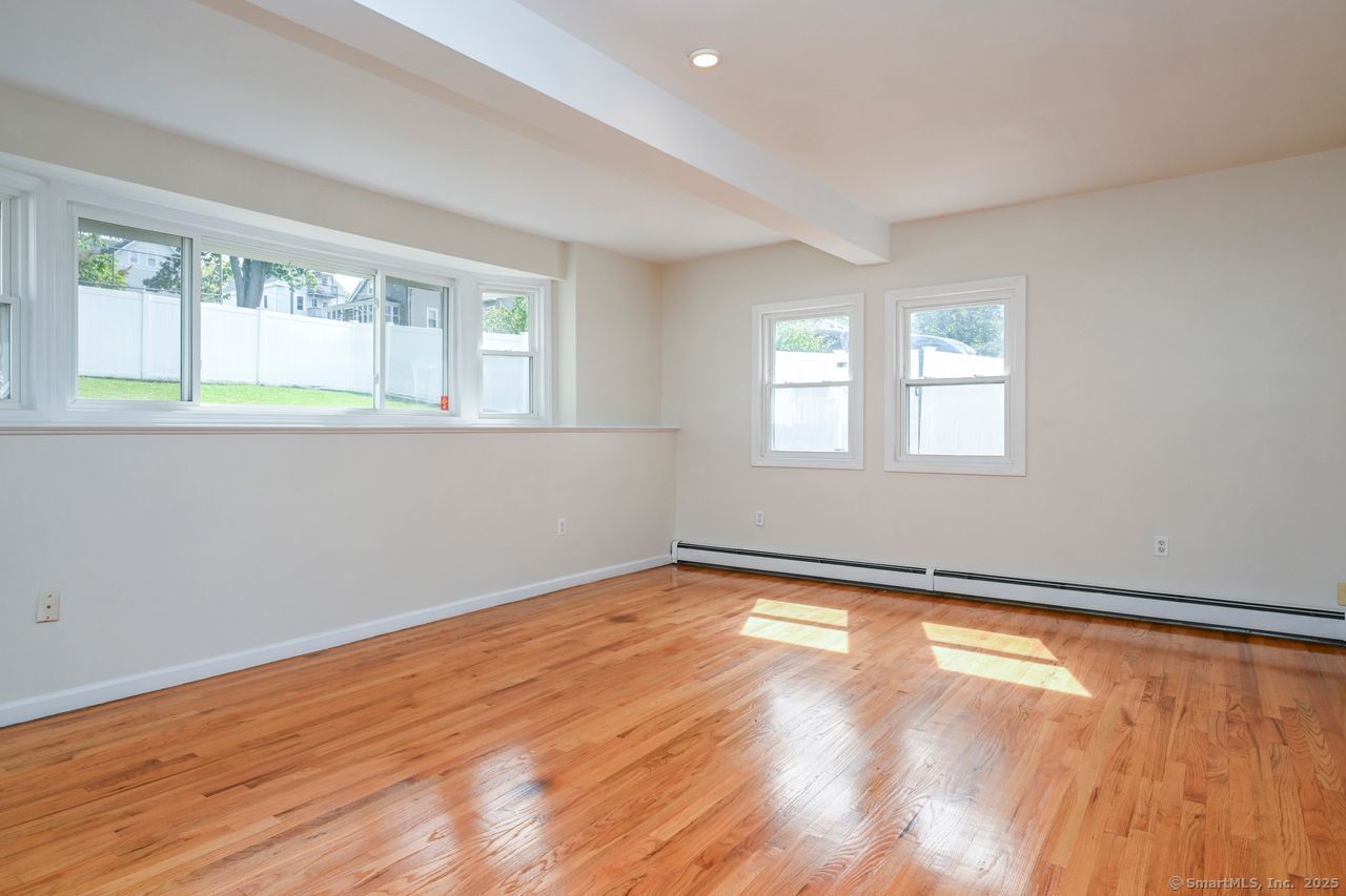 Wallingford, Connecticut, 06492, United States, 6 Bedrooms Bedrooms, ,4 BathroomsBathrooms,Residential,For Sale,1989730