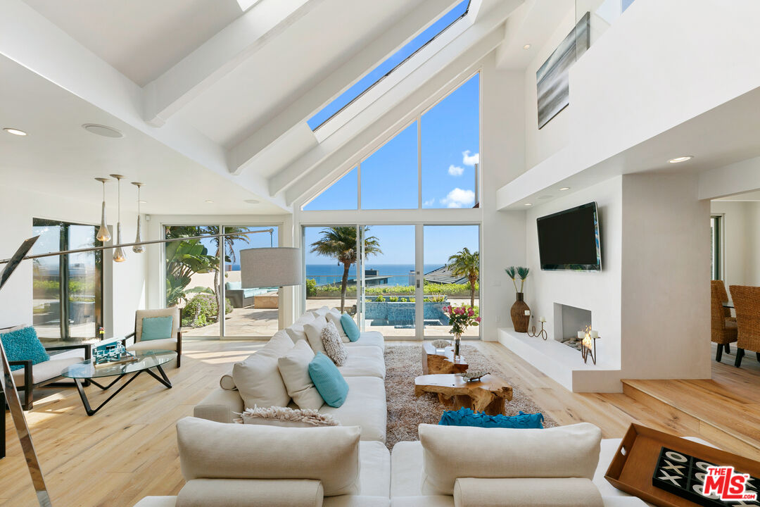 Malibu, California, 90265, United States, 3 Bedrooms Bedrooms, ,4 BathroomsBathrooms,Residential,For Sale,1807694