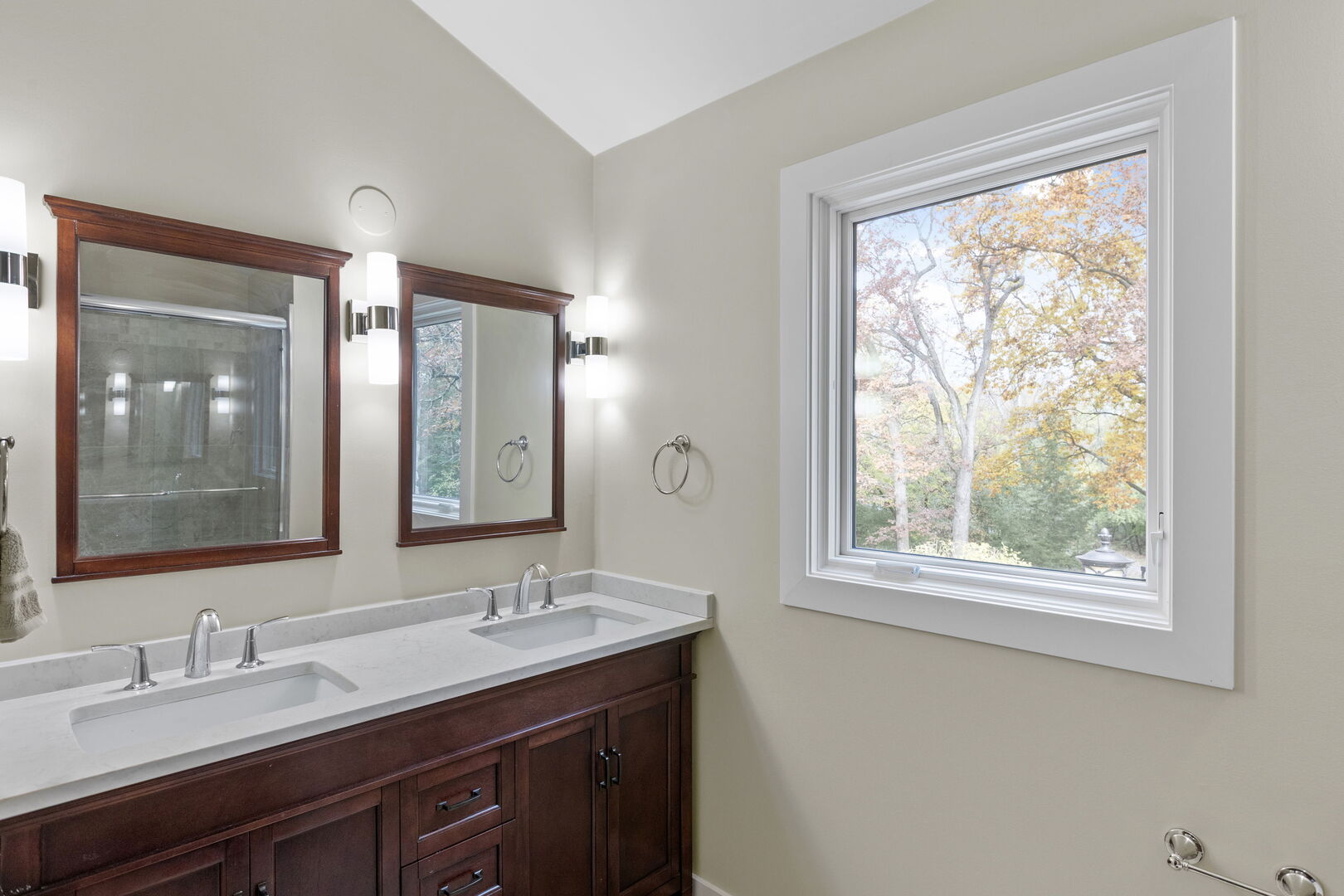 Barrington Hills, Illinois, 60010, United States, 4 Bedrooms Bedrooms, ,6 BathroomsBathrooms,Residential,For Sale,1989014