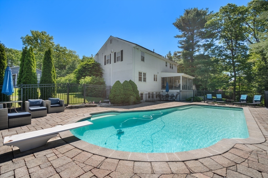 Framingham, Massachusetts, 01701, United States, 4 Bedrooms Bedrooms, ,3 BathroomsBathrooms,Residential,For Sale,1988124