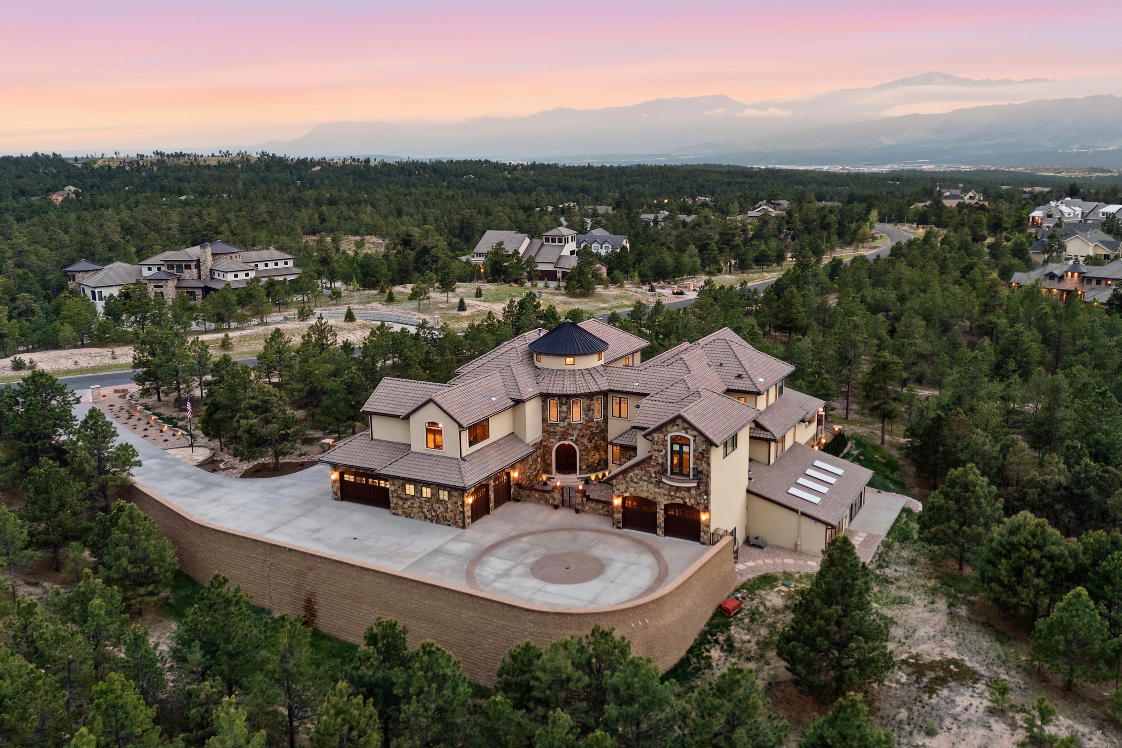  Extraordinary legacy estate on 2.59 private acres in Cathedral Pines - 物件實景