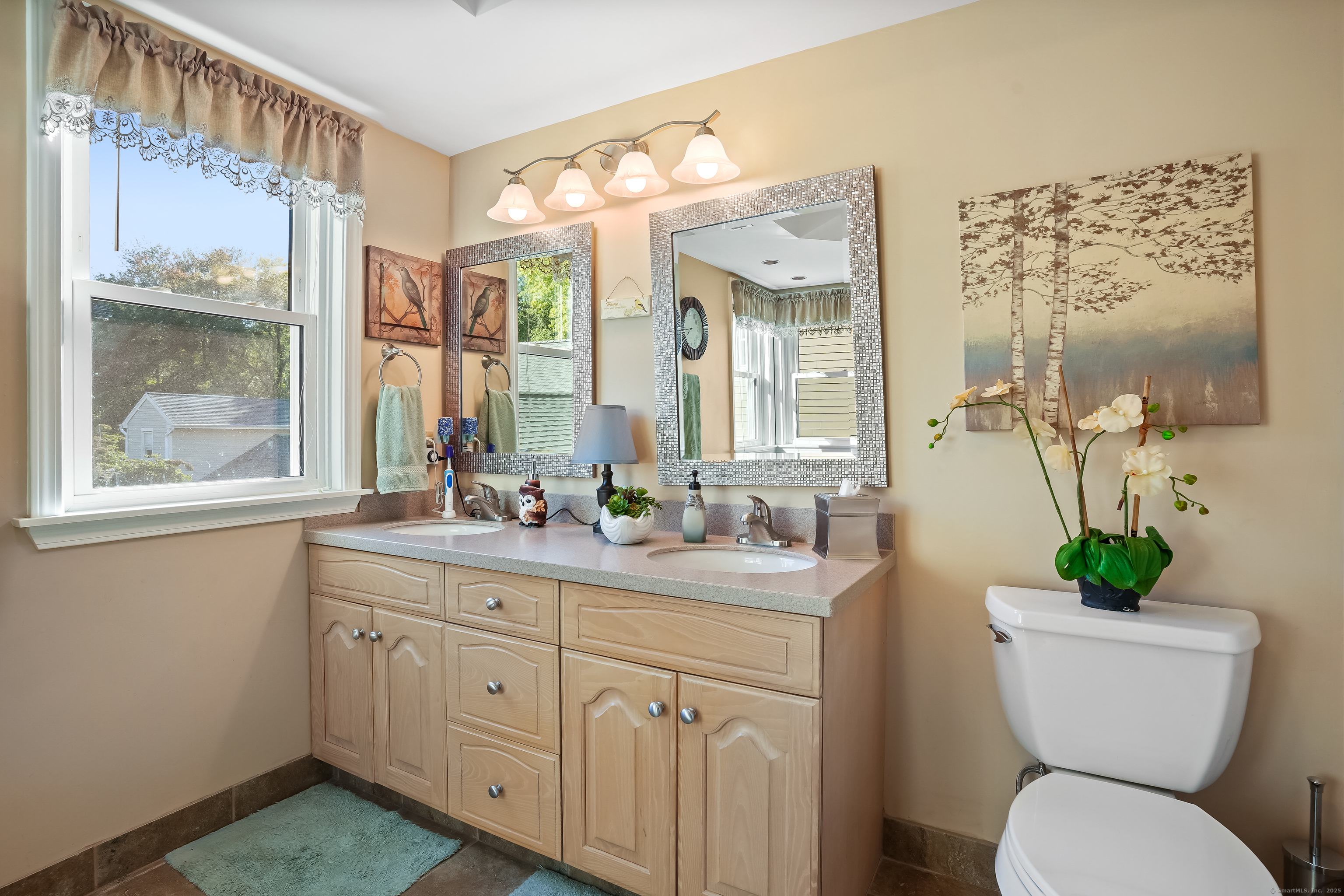 New Milford, Connecticut, 06776, United States, 2 Bedrooms Bedrooms, ,3 BathroomsBathrooms,Residential,For Sale,1970230