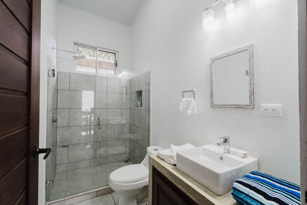 1.1km on Ent. a Islas Damas, off Costanera 34, pro, Quepos, Puntarenas, CR, 10 Bedrooms Bedrooms, ,6 BathroomsBathrooms,Residential,For Sale,1.1km on Ent. a Islas Damas, off Costanera 34, pro,1629989
