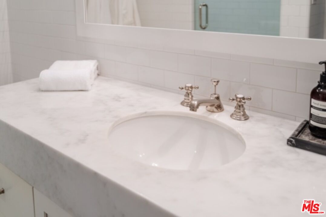 West Hollywood, California, 90069, United States, 1 Bedroom Bedrooms, ,1 BathroomBathrooms,Residential,For Sale,1891837