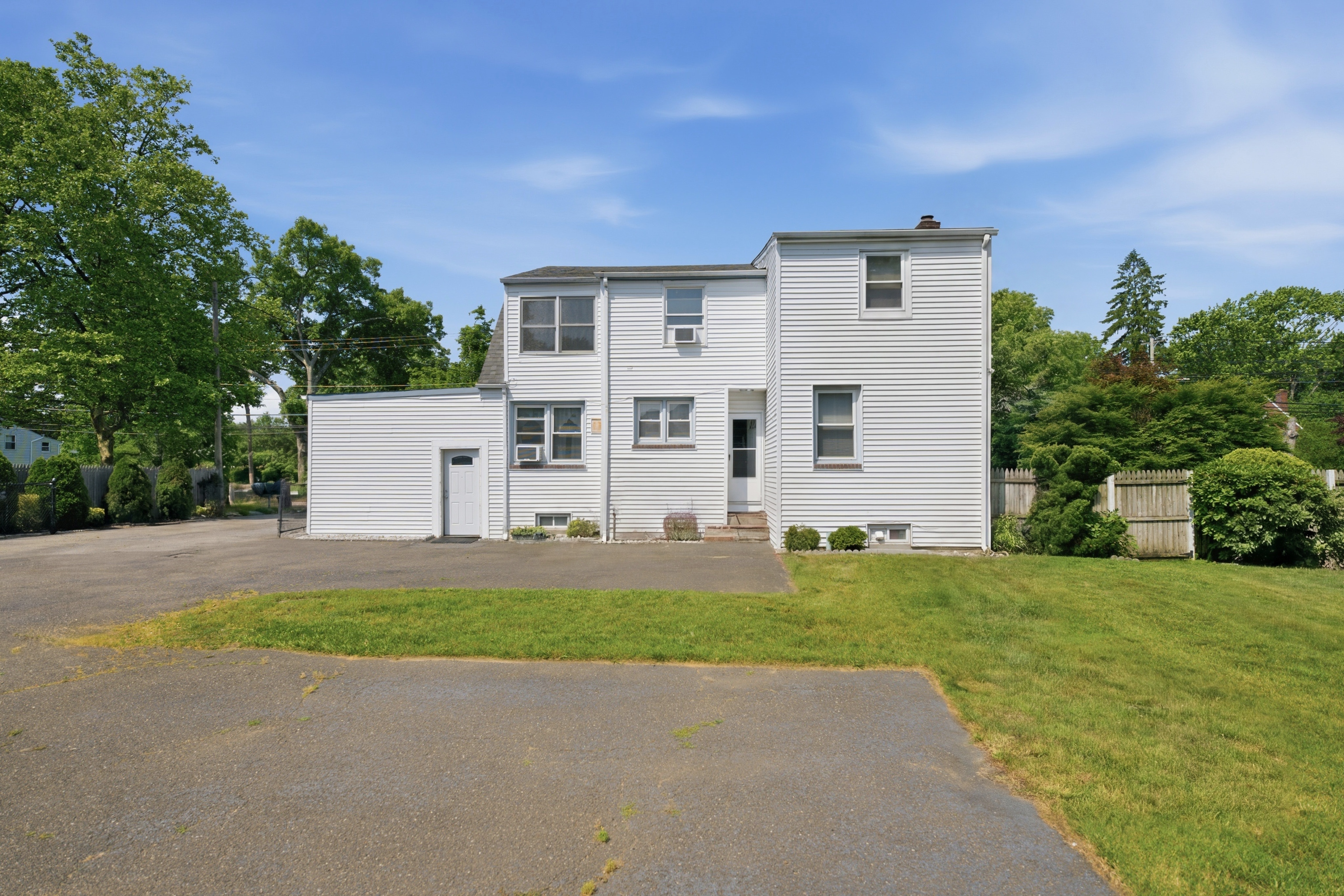  145 Calebs Path, Brentwood, NY, 11717 - 物件實景