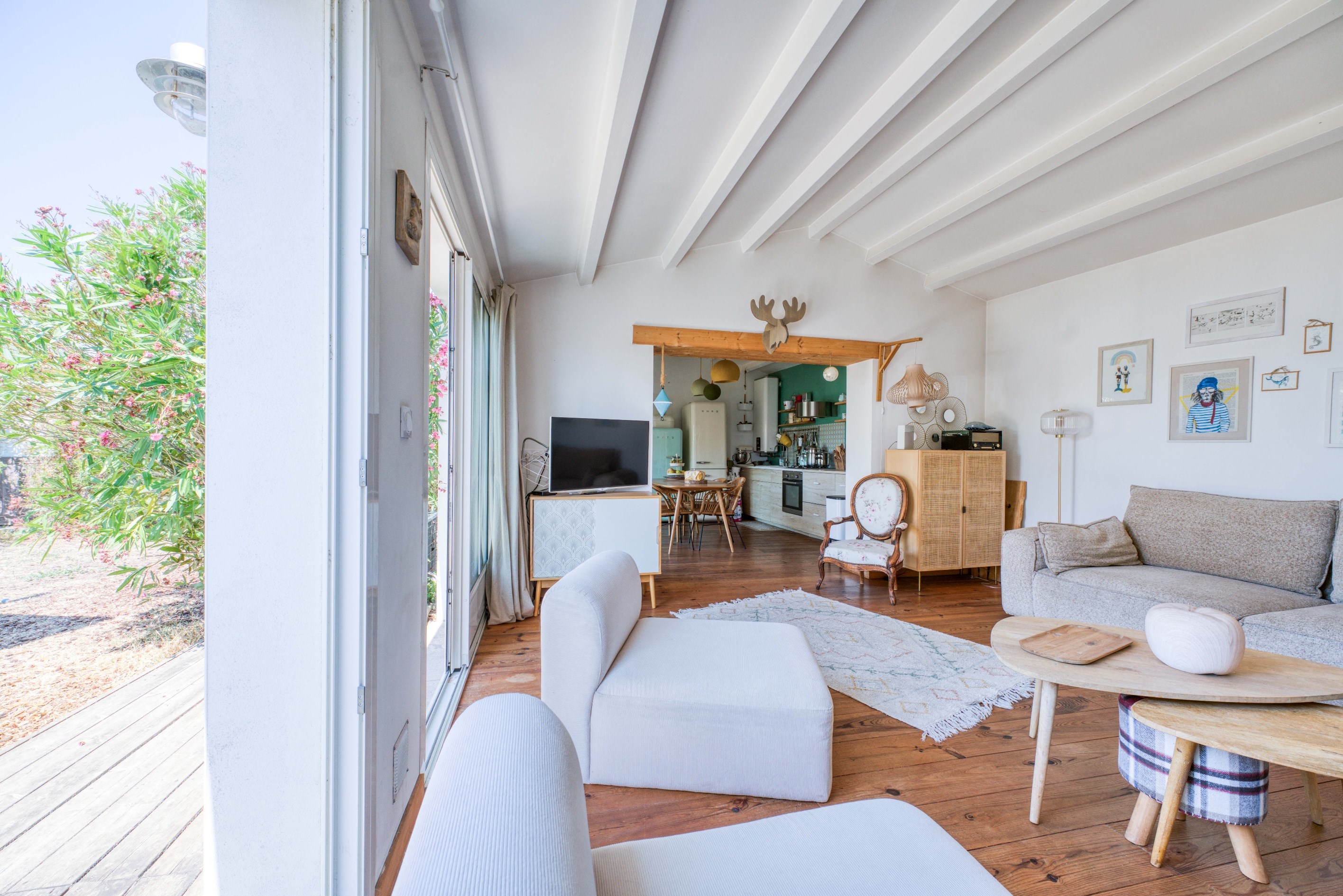 SMALL LONGERE IN THE HEART OF CHASSIRON VILLAGE St DENIS D