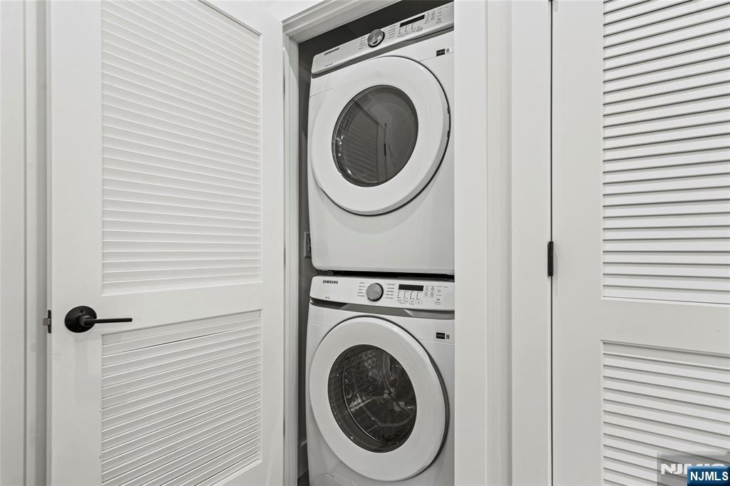 Jersey City, New Jersey, 07307, United States, 3 Bedrooms Bedrooms, ,3 BathroomsBathrooms,Residential,For Sale,2002133