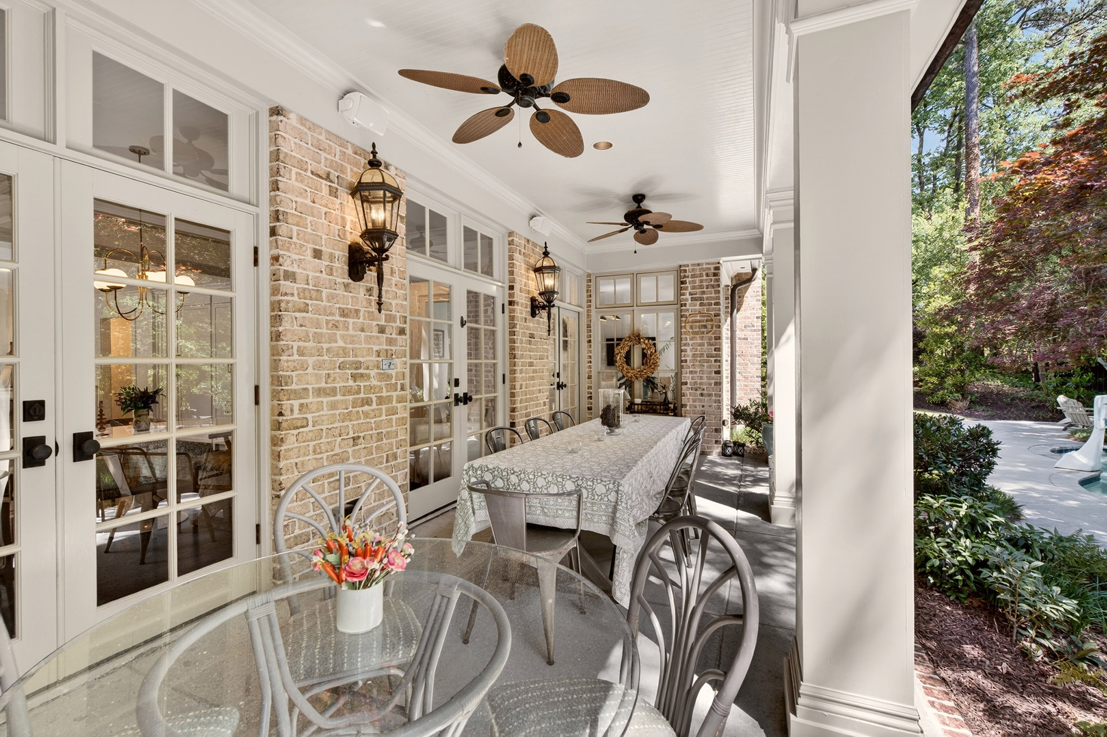  Exceptional Estate with Pool Nestled on 2+/- Private Acres Near Chastain Park - 物件實景