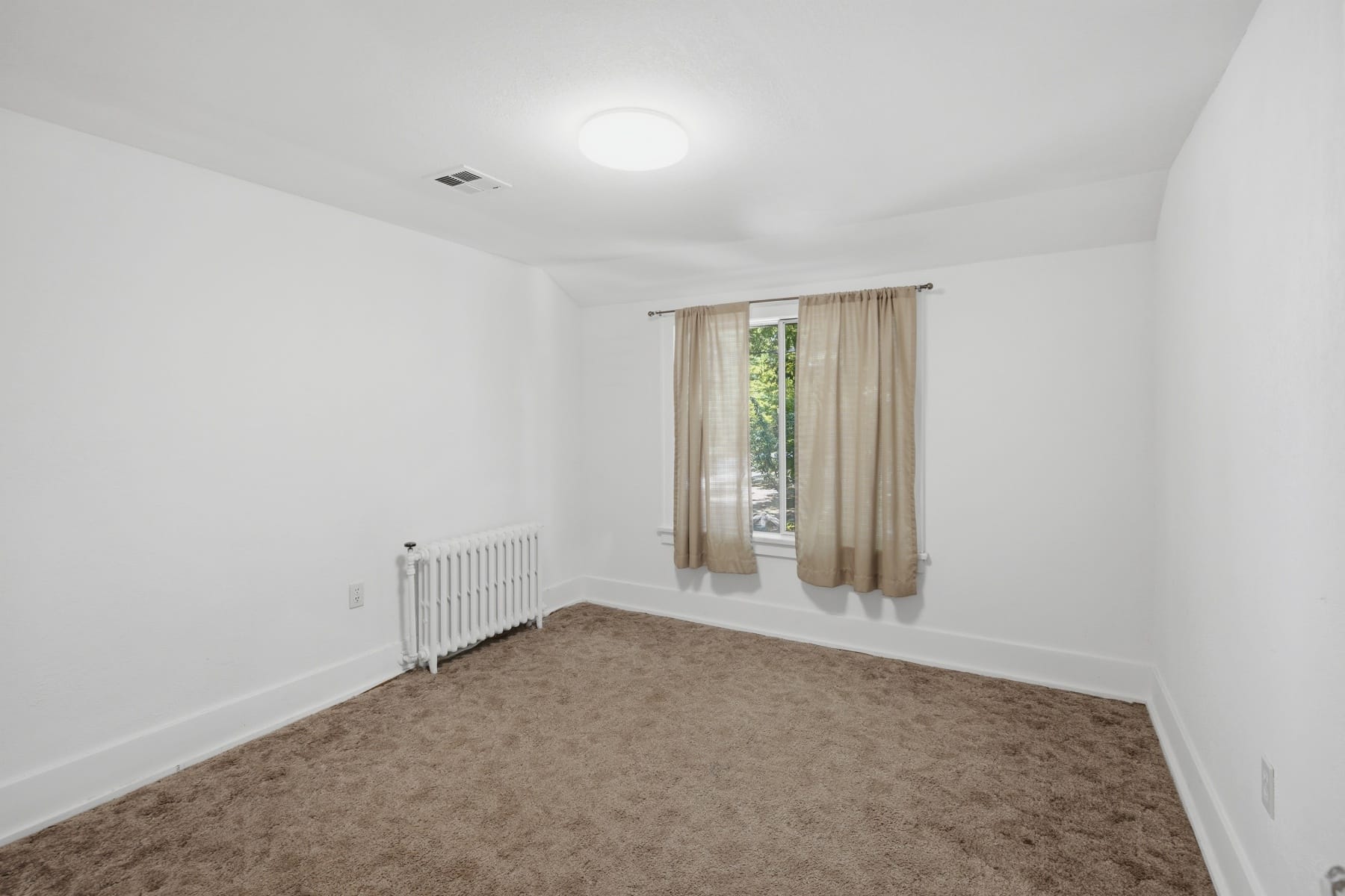  220 NW A Street Grants Pass, OR 97526 - 物件實景