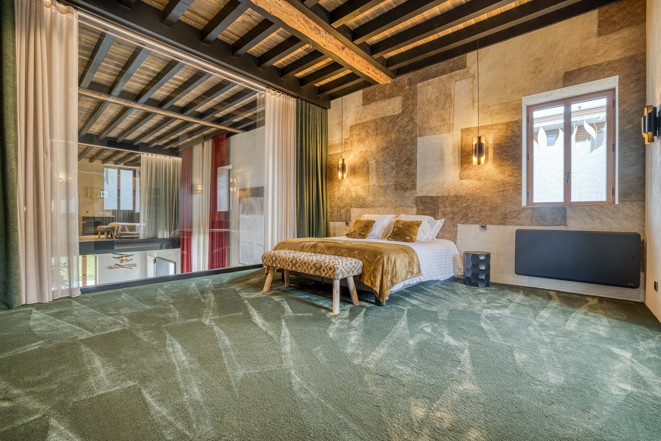  Fully renovated farmhouse just a stone