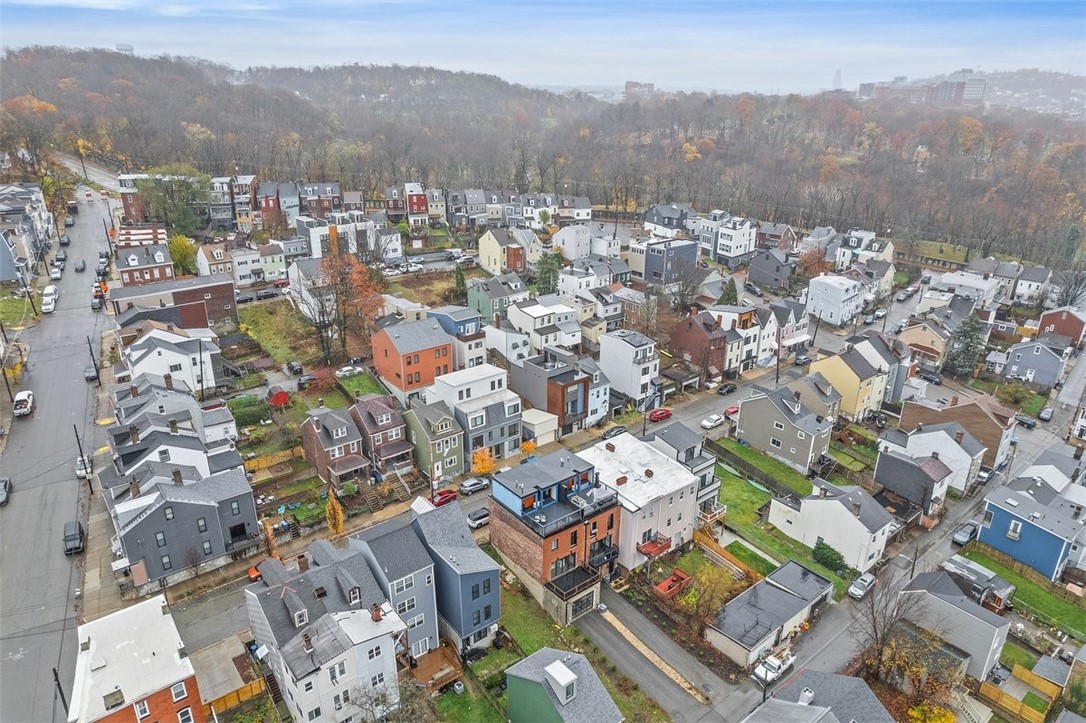 Lawrenceville, Pennsylvania, 15201, United States, 2 Bedrooms Bedrooms, ,4 BathroomsBathrooms,Residential,For Sale,1751252