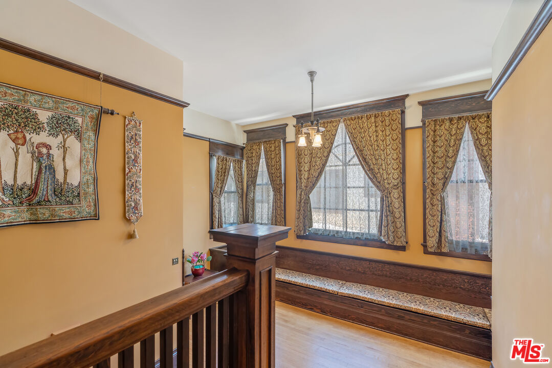 Los Angeles, California, 90006, United States, 6 Bedrooms Bedrooms, ,5 BathroomsBathrooms,Residential,For Sale,1883118