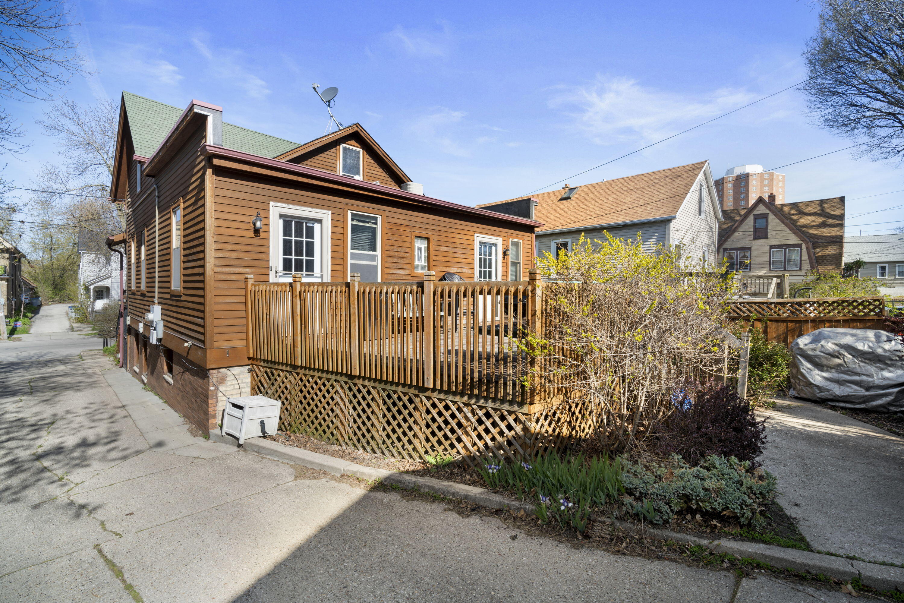 Milwaukee, Wisconsin, 53202, United States, 3 Bedrooms Bedrooms, ,3 BathroomsBathrooms,Residential,For Sale,1916050