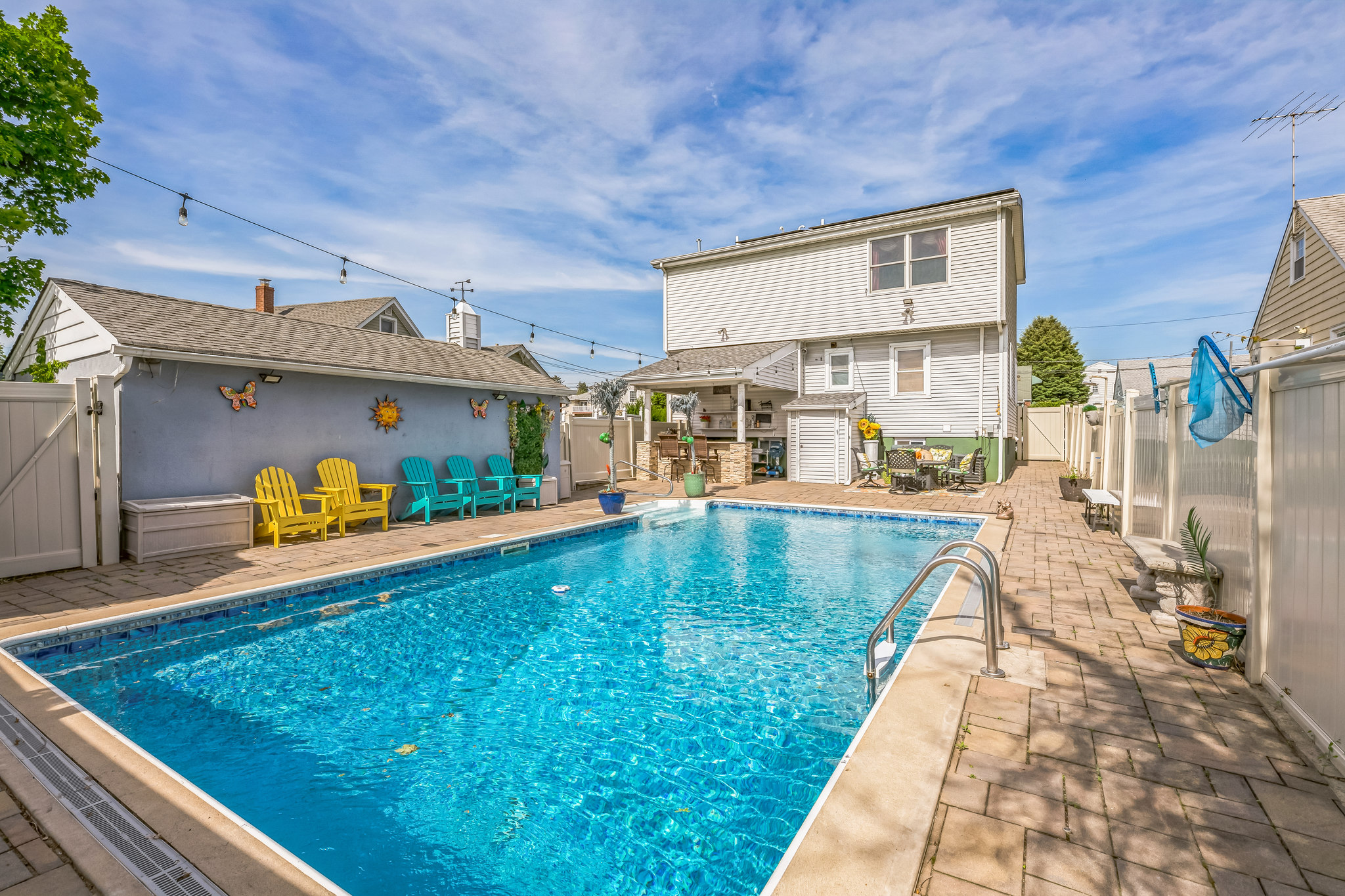 Elmwood Park, New Jersey, 07407, United States, 4 Bedrooms Bedrooms, ,3 BathroomsBathrooms,Residential,For Sale,1921760