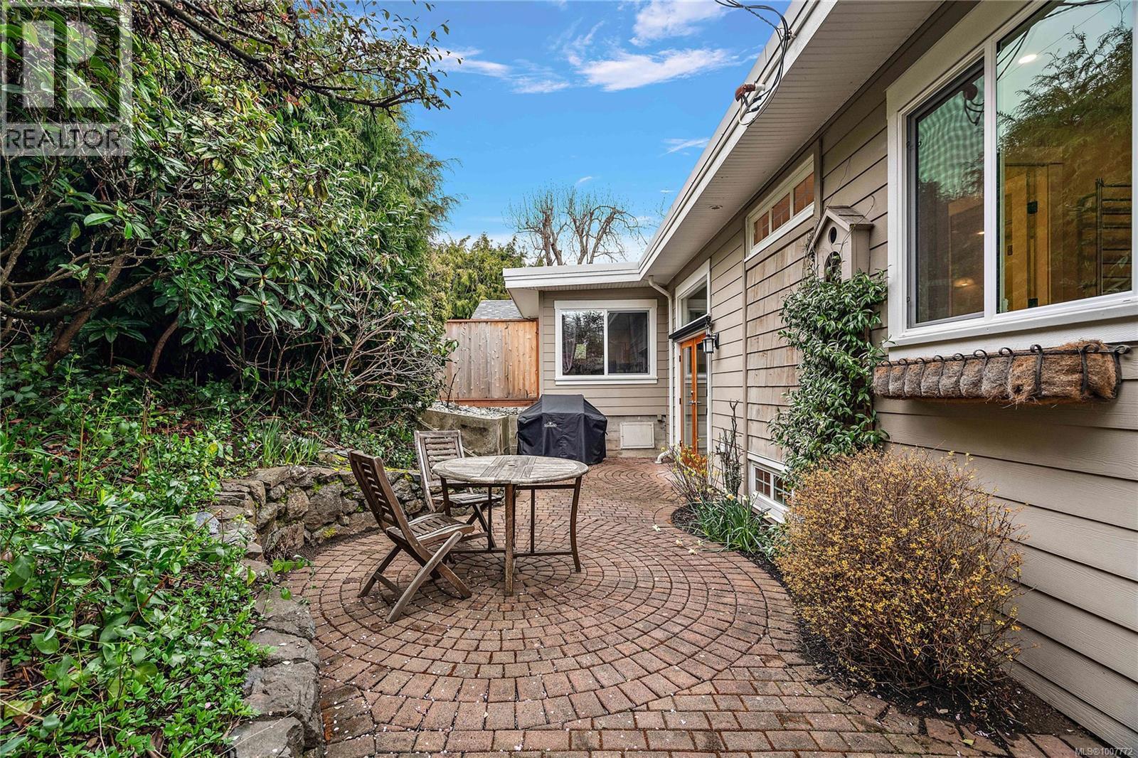 SAANICH, British Columbia, V8Y 2G1, CA, 4 Bedrooms Bedrooms, ,3 BathroomsBathrooms,Residential,For Sale,1906364