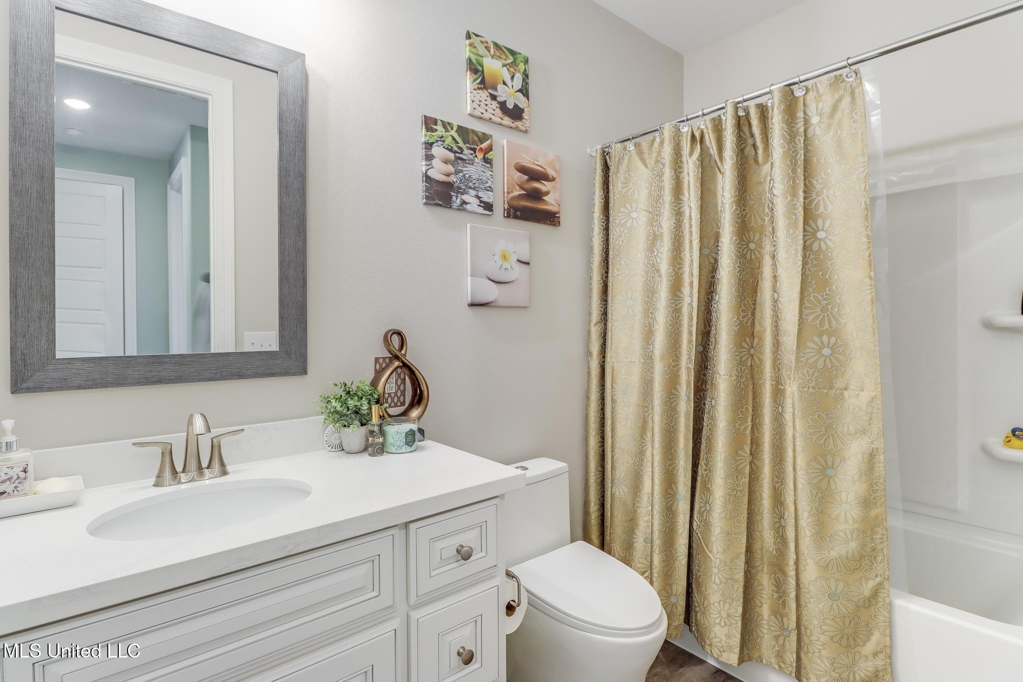 Gulfport, Mississippi, 39503, United States, 5 Bedrooms Bedrooms, ,3 BathroomsBathrooms,Residential,For Sale,2005321