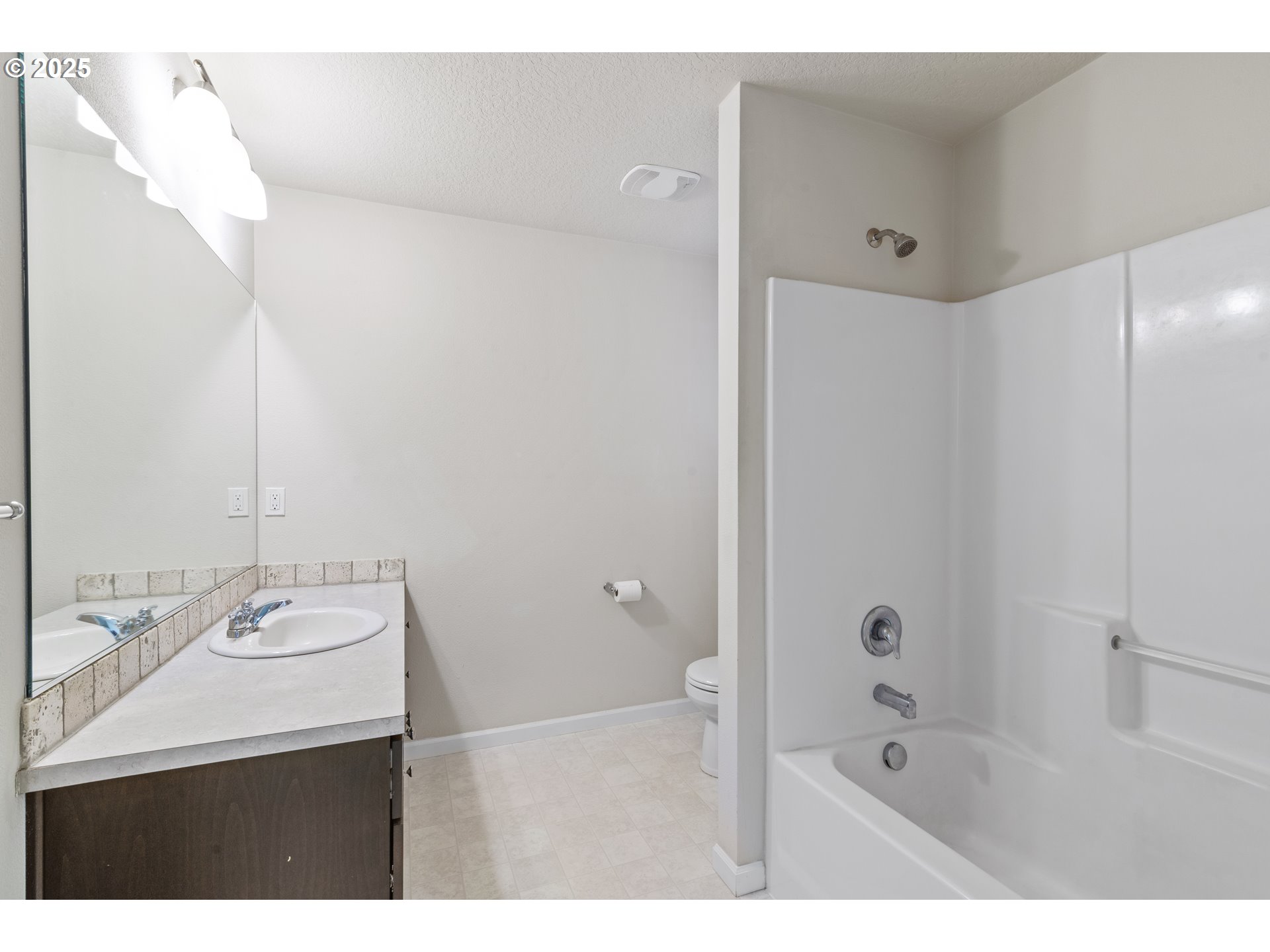 Ridgefield, Washington, 98642, United States, 4 Bedrooms Bedrooms, ,2 BathroomsBathrooms,Residential,For Sale,1970691