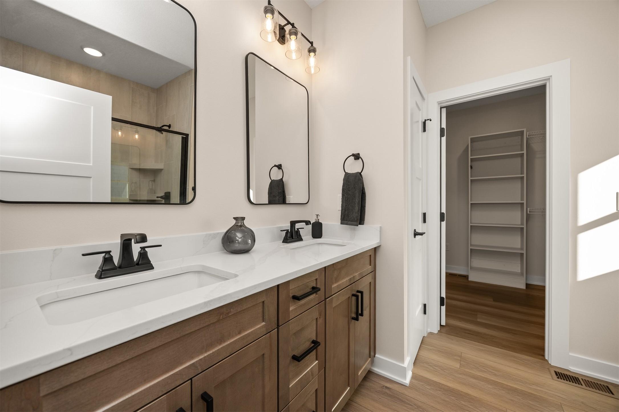 Urbandale, Iowa, 50323, United States, 4 Bedrooms Bedrooms, ,3 BathroomsBathrooms,Residential,For Sale,1975900