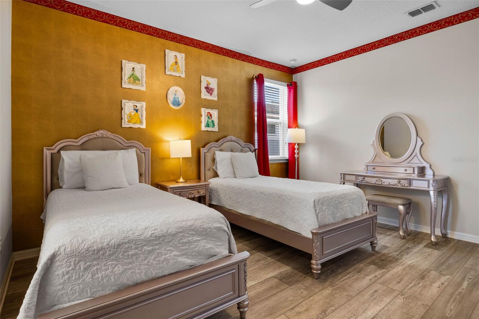 KISSIMMEE, Florida, 34747, United States, 7 Bedrooms Bedrooms, ,6 BathroomsBathrooms,Residential,For Sale,1989938