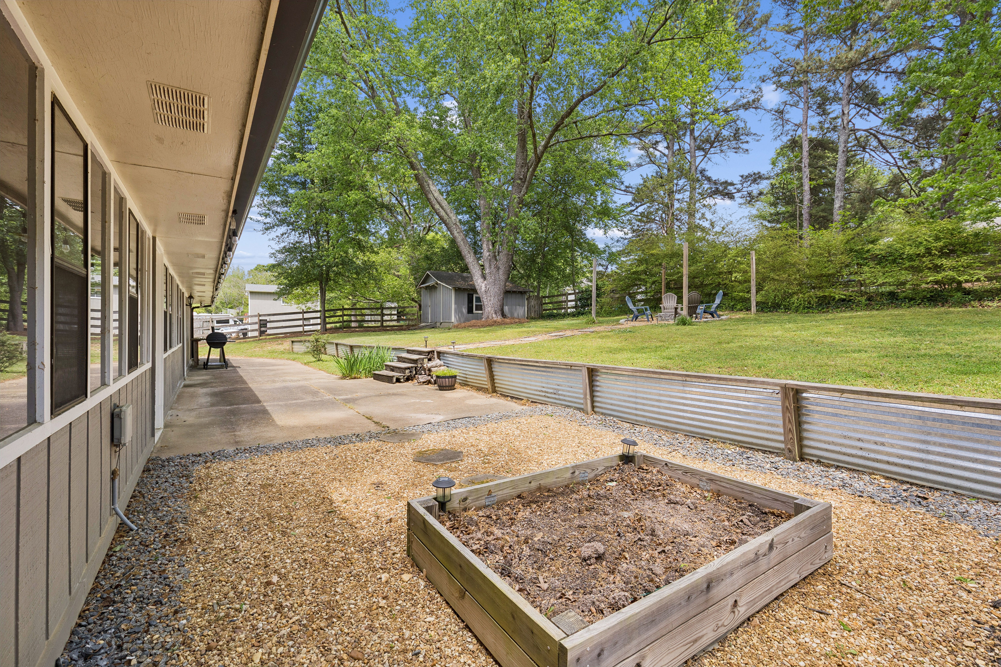  Spacious Ranch with Backyard Retreat in Powder Springs - 物件實景
