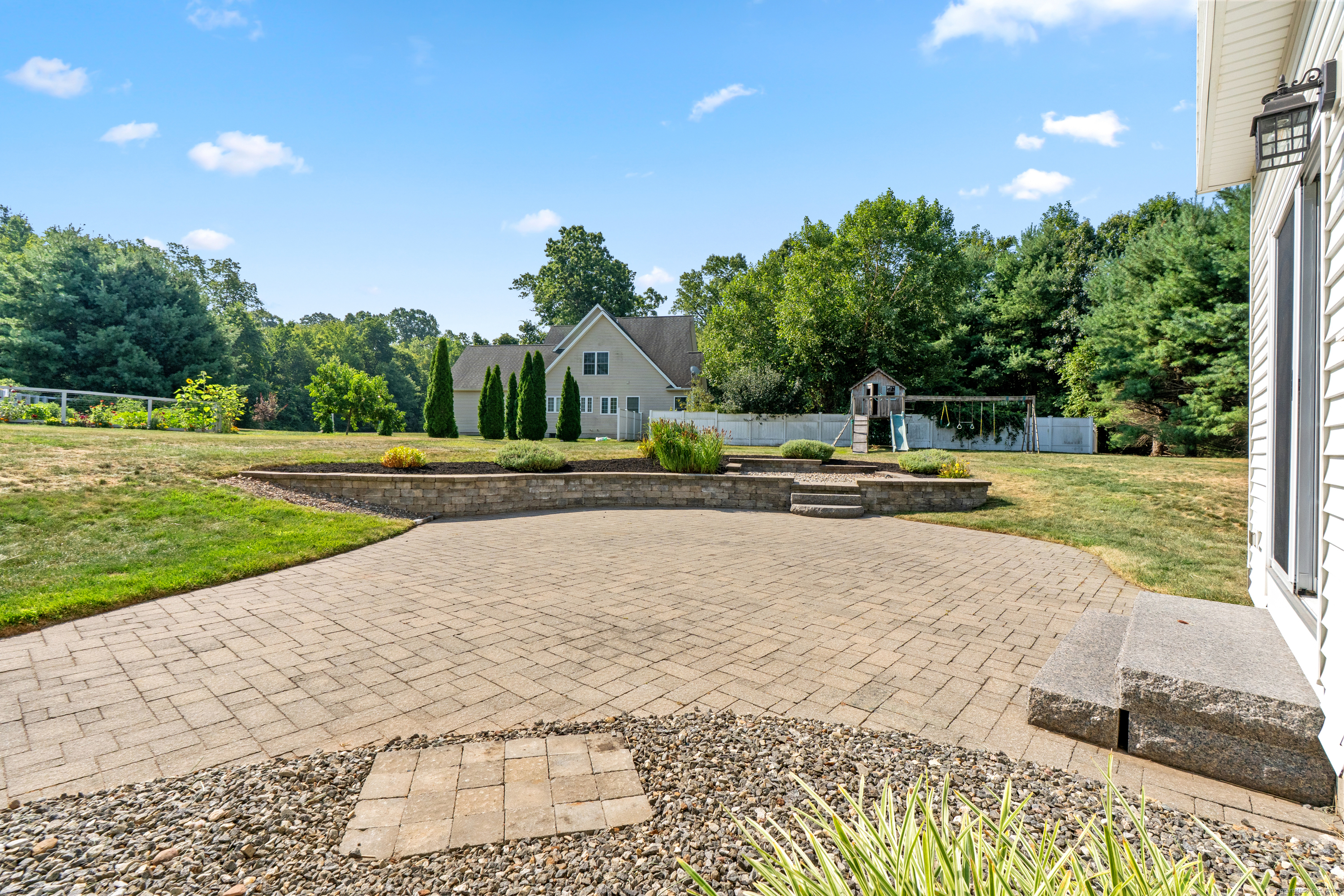 Manchester, Connecticut, 06040, United States, 4 Bedrooms Bedrooms, ,3 BathroomsBathrooms,Residential,For Sale,1919833